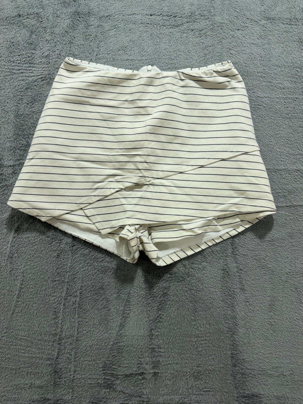 Lulus Size M Cream & Black Pinstripe High-Waisted Knit Shorts Striped