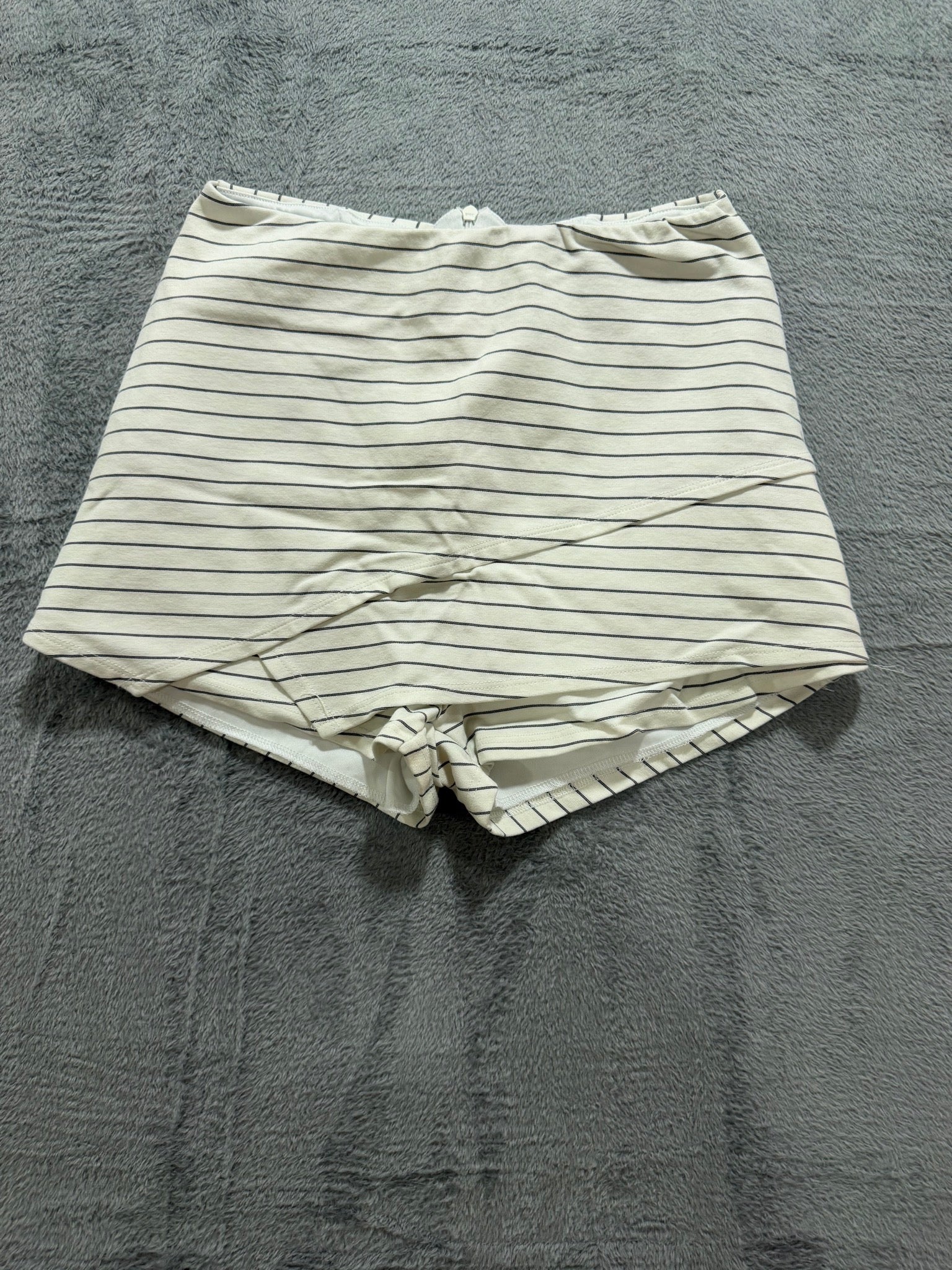 Lulus Size M Cream & Black Pinstripe High-Waisted Knit Shorts Striped