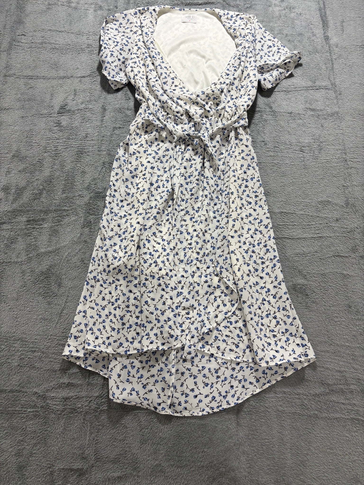 Sienna Sky S Ivory Blue Floral Faux Wrap Dress Flutter Sleeve Hi-Low