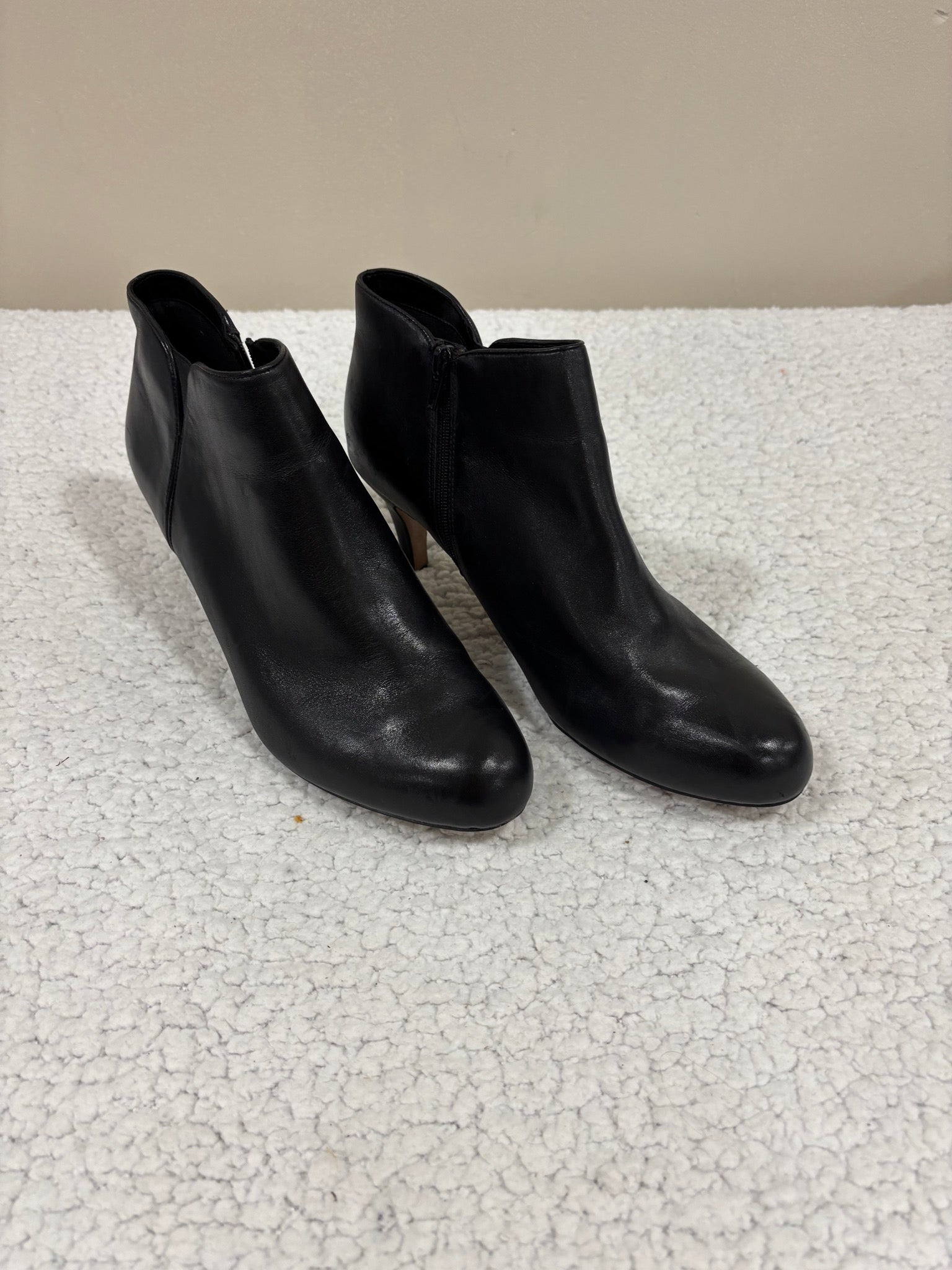 Clarks Womens 12 Black Leather Kitten Heel Ankle Bootie Side Zip
