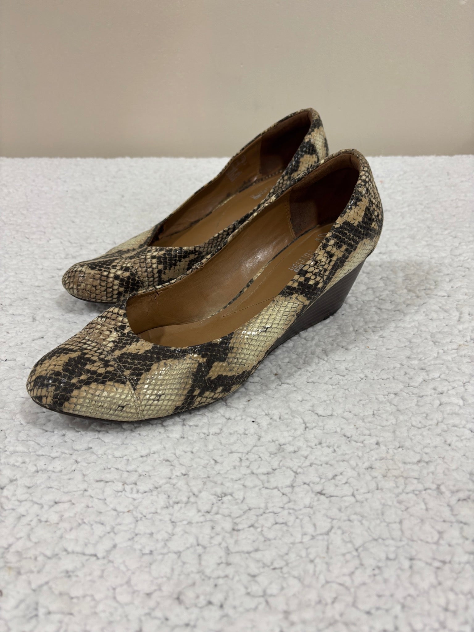 Clarks Womens 12 Snakeskin Print Pointed Toe Wedge Pump Heels
