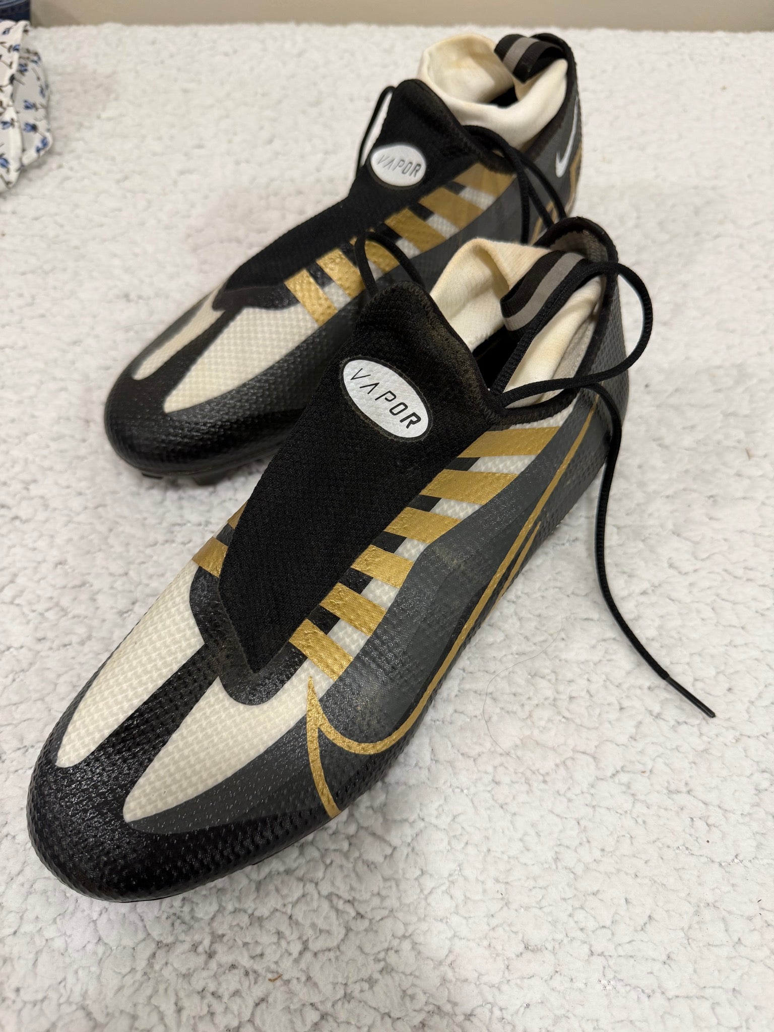 Nike Vapor Edge Pro 360 Size 9.5 Black/Gold Football Cleats Men's