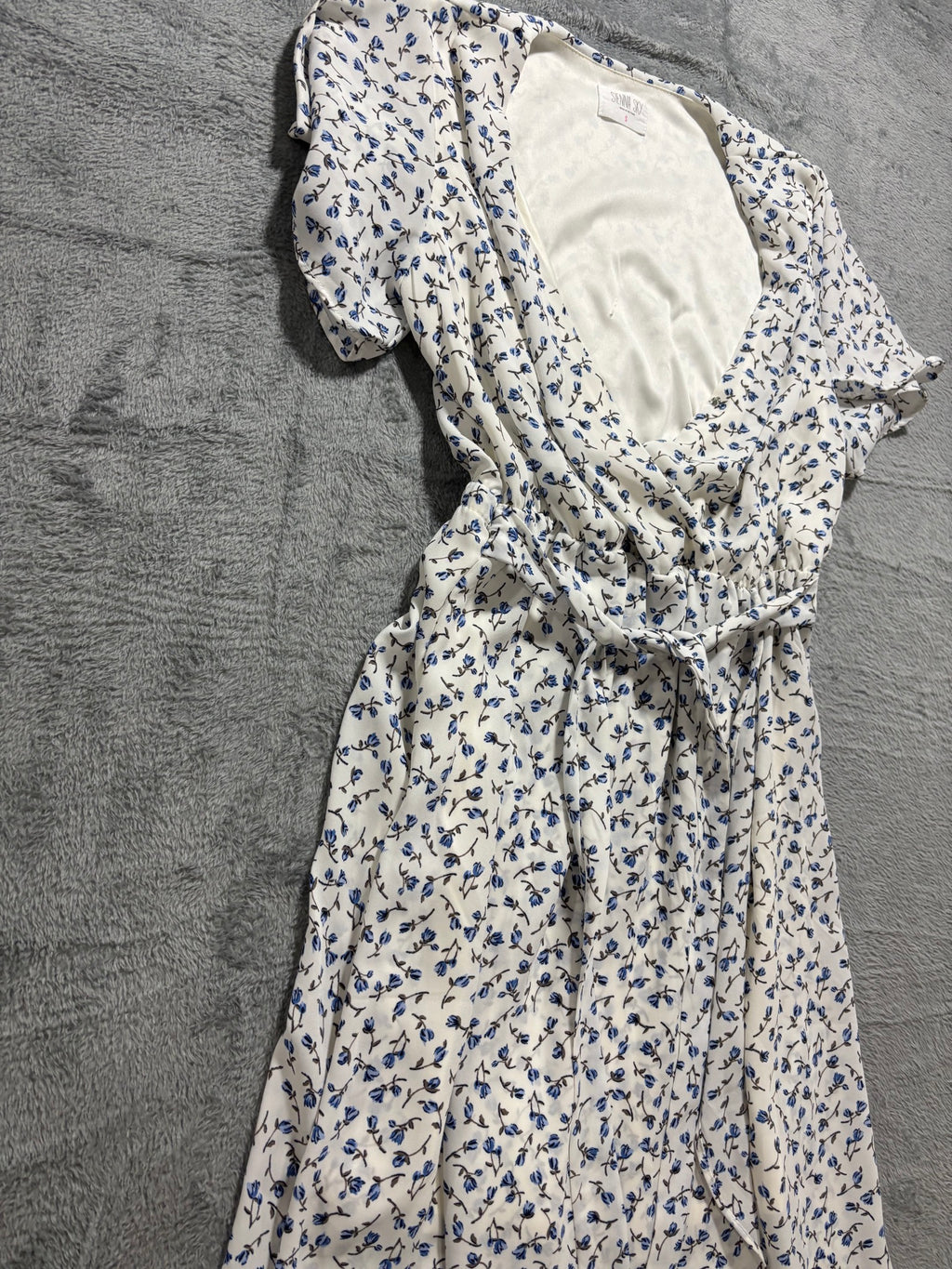 Sienna Sky S Ivory Blue Floral Faux Wrap Dress Flutter Sleeve Hi-Low