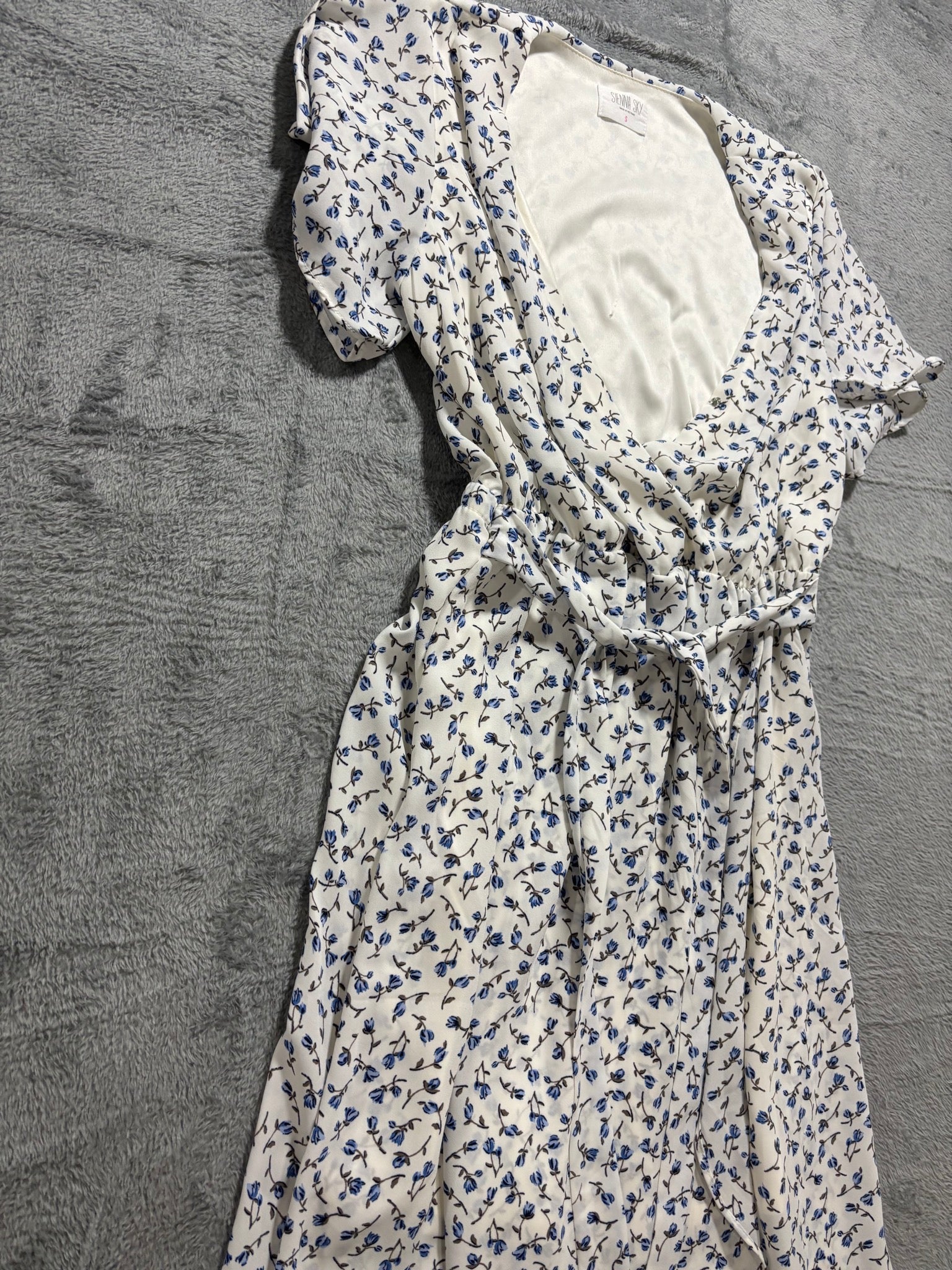 Sienna Sky S Ivory Blue Floral Faux Wrap Dress Flutter Sleeve Hi-Low