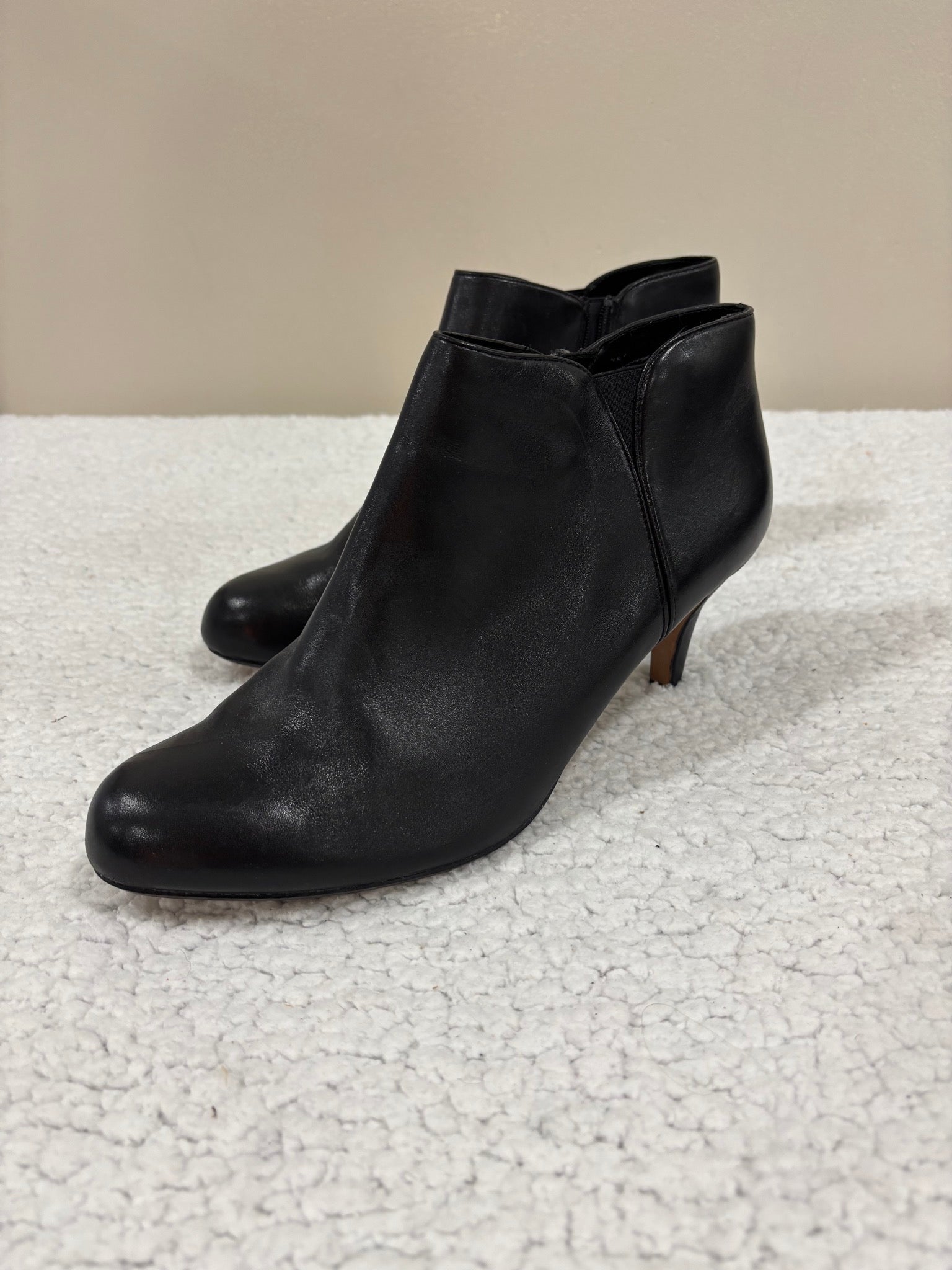 Clarks Womens 12 Black Leather Kitten Heel Ankle Bootie Side Zip