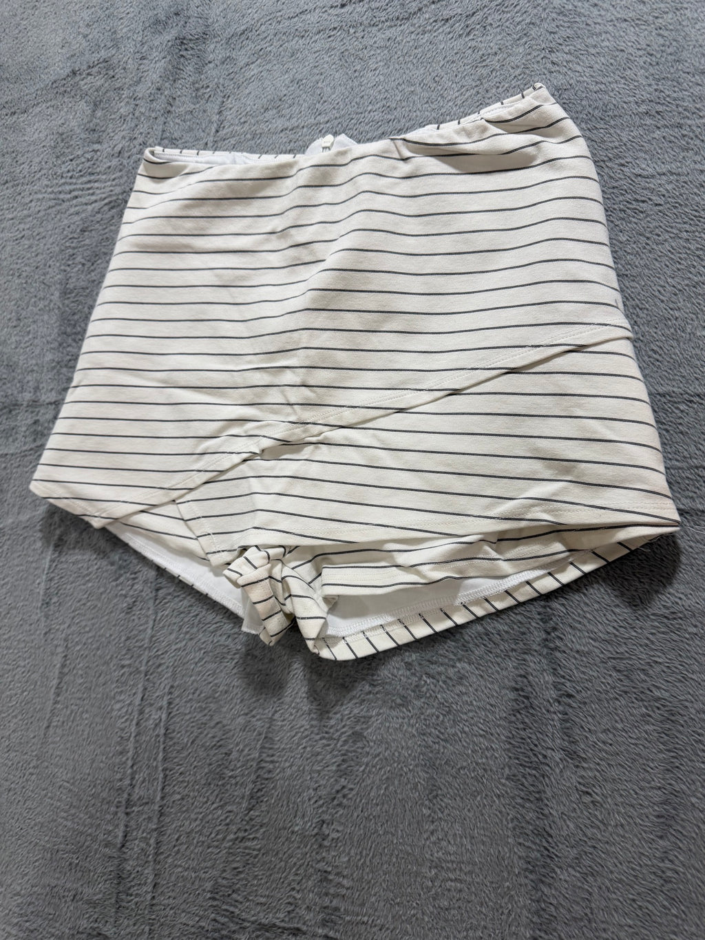 Lulus Size M Cream & Black Pinstripe High-Waisted Knit Shorts Striped