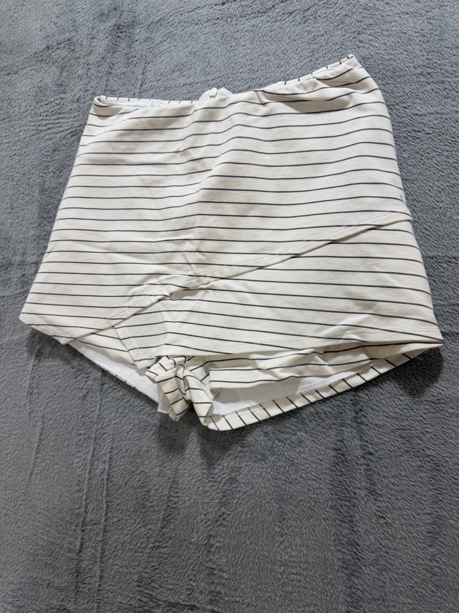 Lulus Size M Cream & Black Pinstripe High-Waisted Knit Shorts Striped