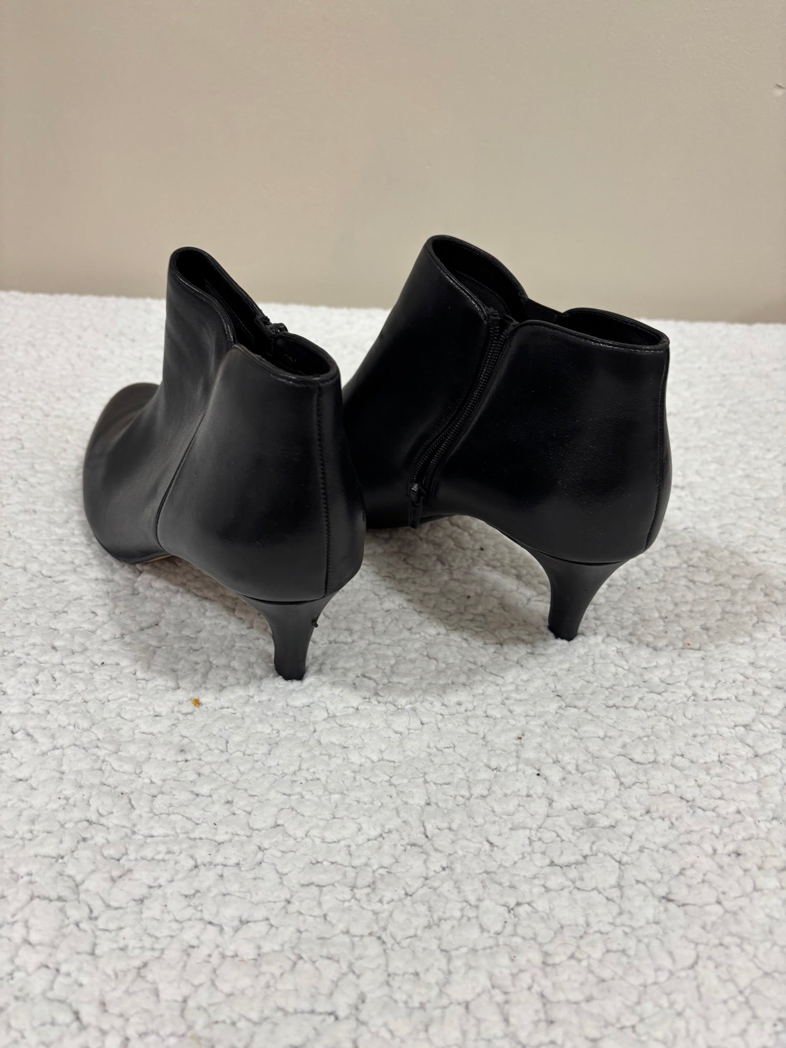 Clarks Womens 12 Black Leather Kitten Heel Ankle Bootie Side Zip