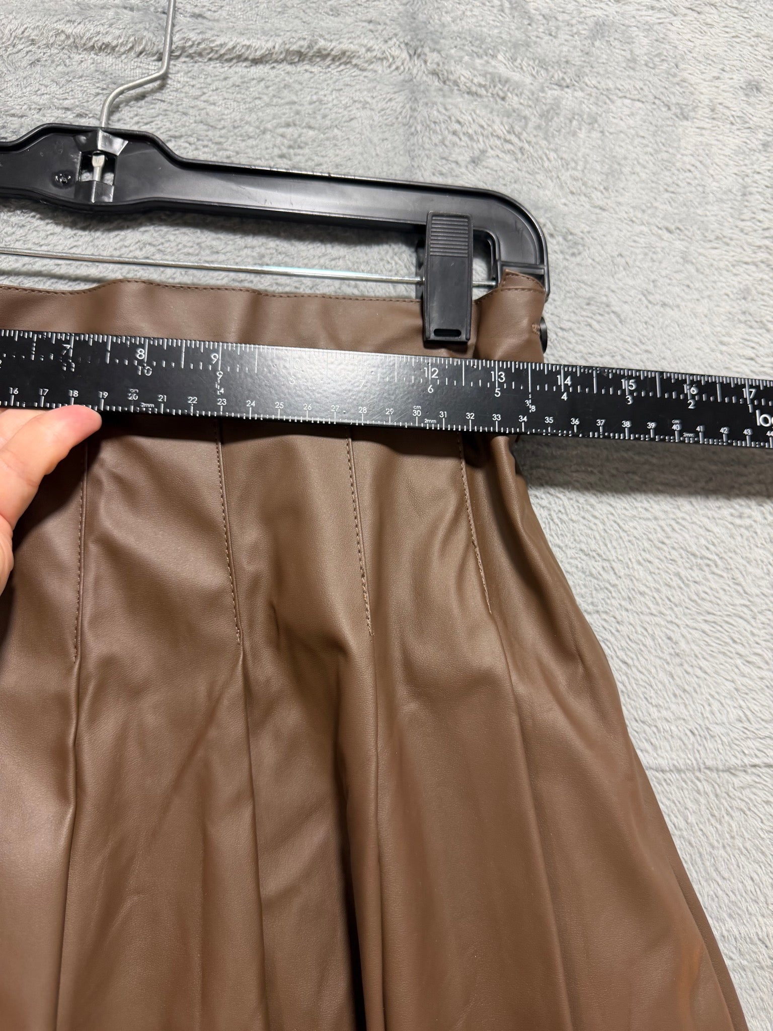 Kendall + Kylie Size M Mocha Faux Leather Pleated Mini Skirt Side Zip