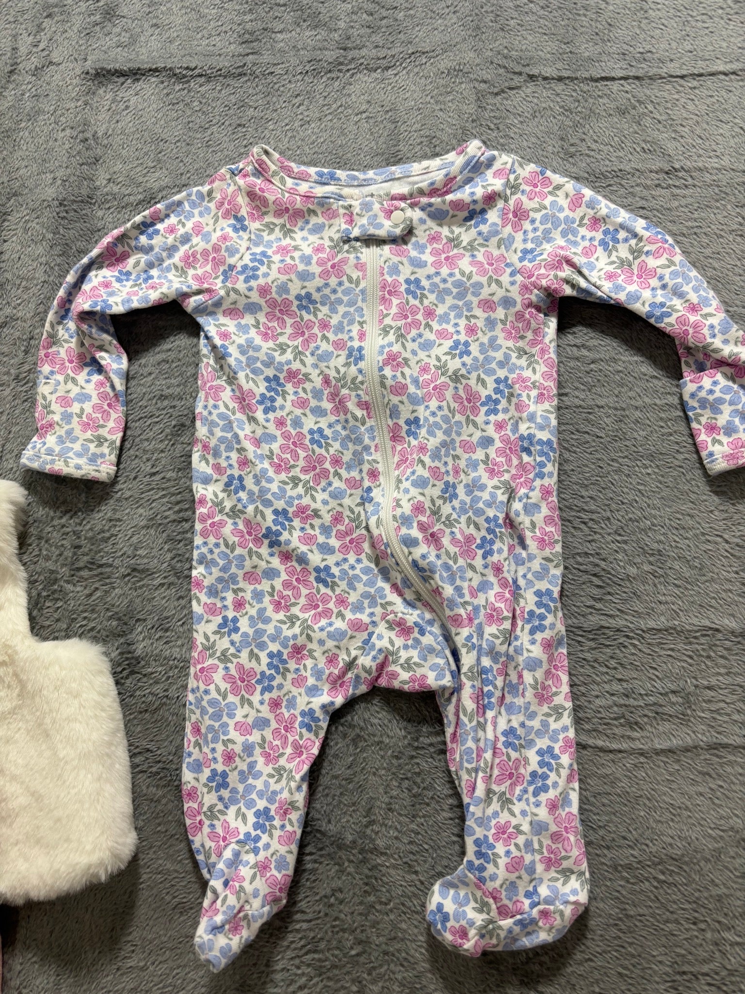 Baby Girl 3M 4pc Lot OshKosh Faux Fur Vest Floral Zip Sleeper Bodysuit Pants