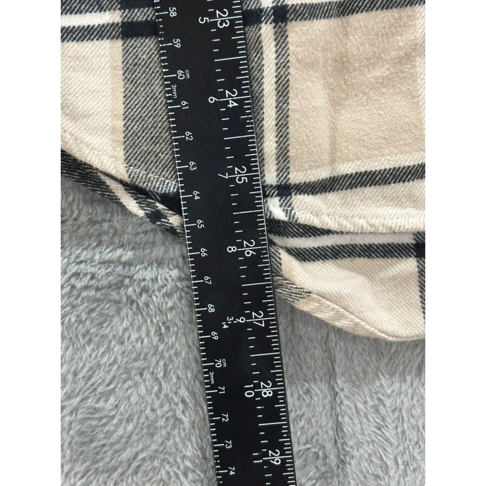 American Eagle M Beige Black Flannel Button Down Shirt Womens Vintage Casual