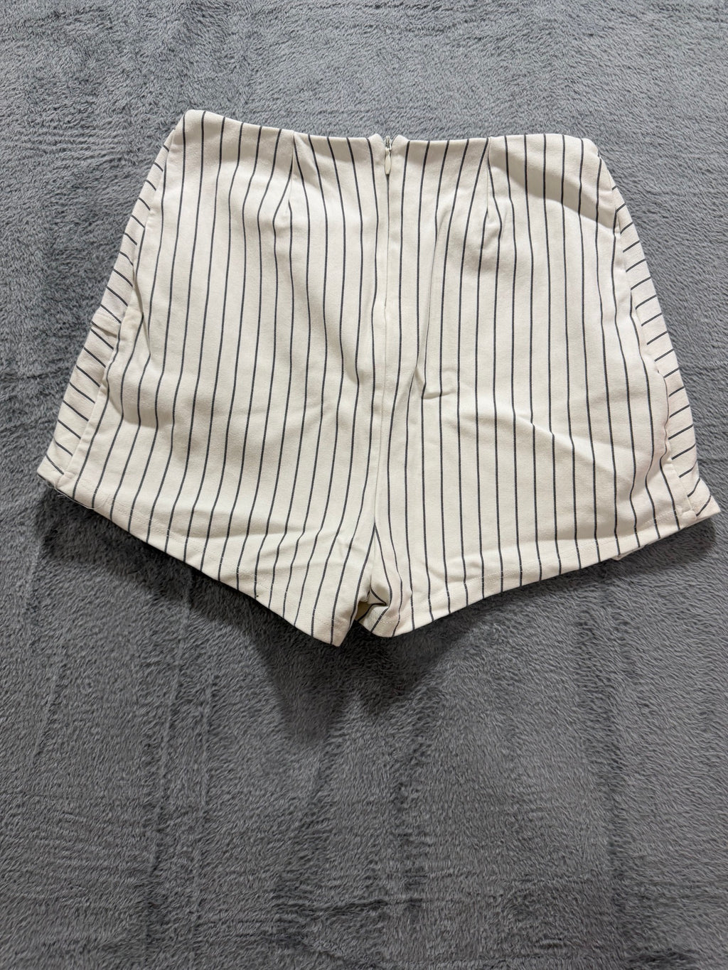 Lulus Size M Cream & Black Pinstripe High-Waisted Knit Shorts Striped