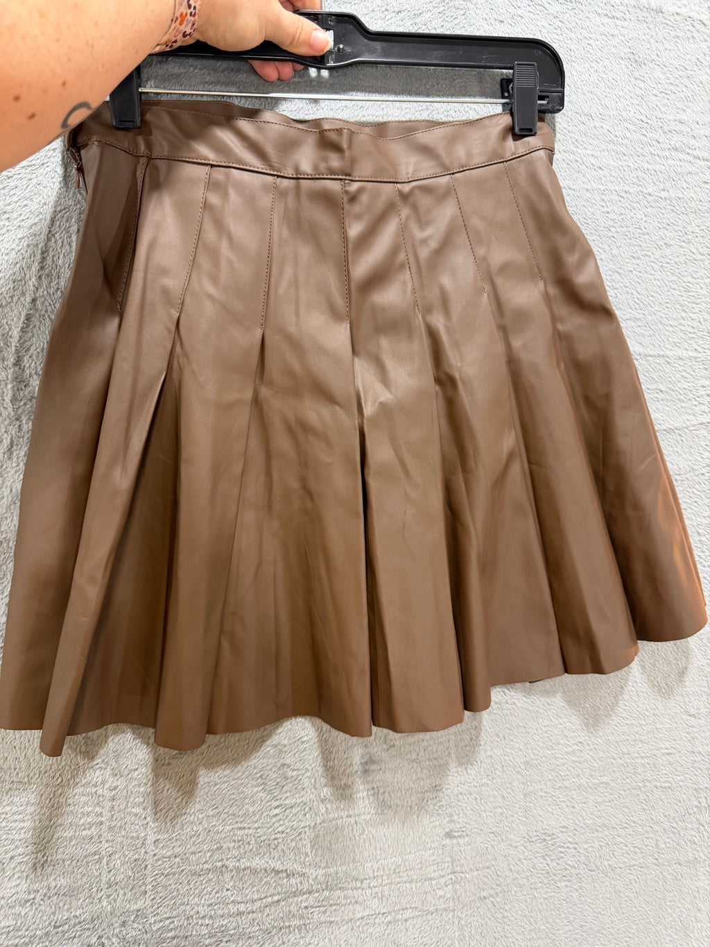 Kendall + Kylie Size M Mocha Faux Leather Pleated Mini Skirt Side Zip