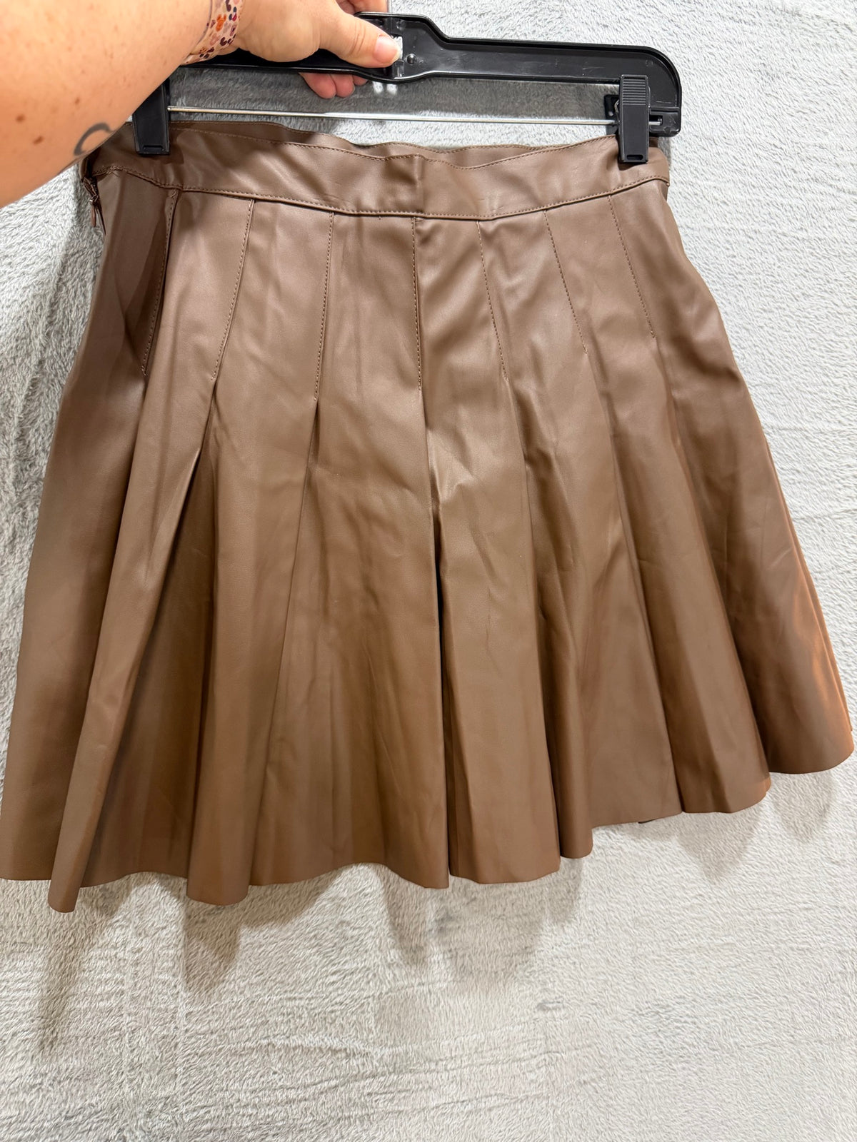 Kendall + Kylie Size M Mocha Faux Leather Pleated Mini Skirt Side Zip