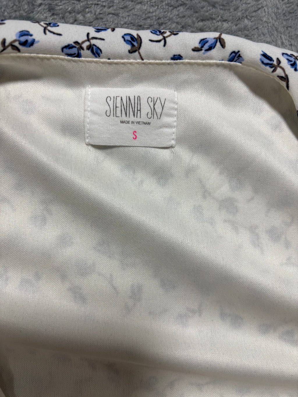 Sienna Sky S Ivory Blue Floral Faux Wrap Dress Flutter Sleeve Hi-Low