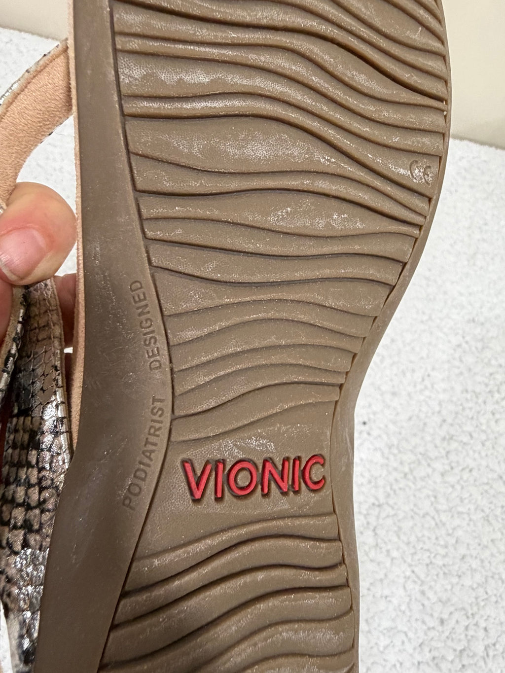 Vionic Dillon Size 12 Snakeskin Thong Sandals Slides Women's