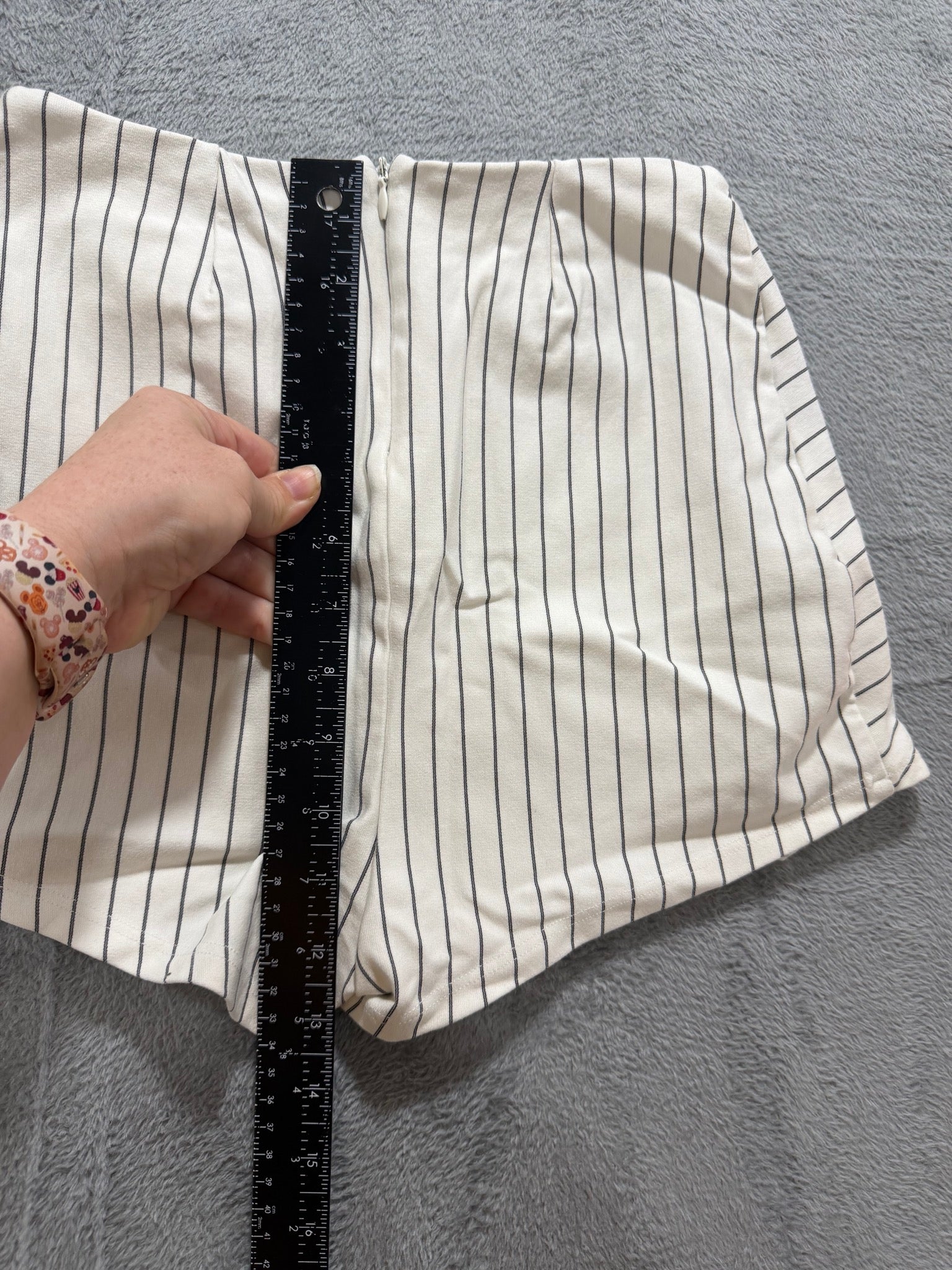 Lulus Size M Cream & Black Pinstripe High-Waisted Knit Shorts Striped
