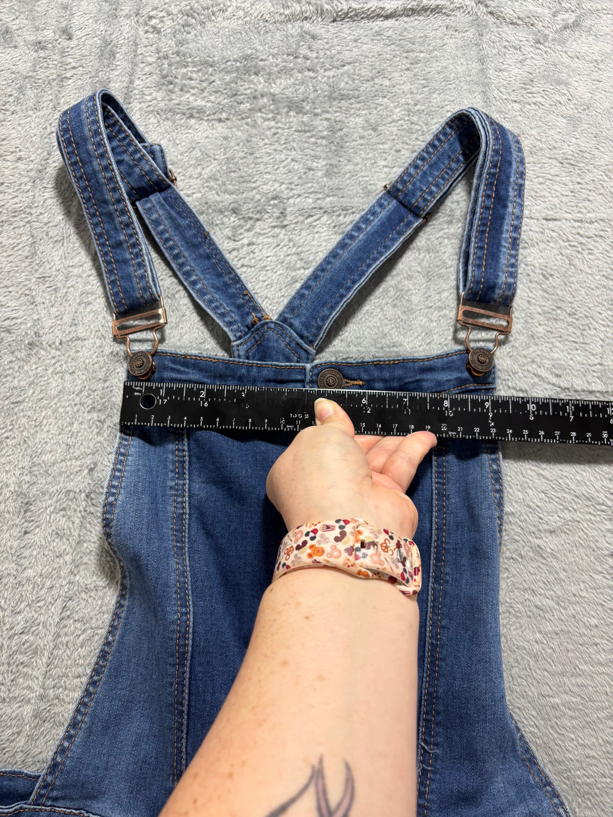 EnJean L Medium Wash Distressed Denim Overall Shorts Shortalls Cuffed Bib