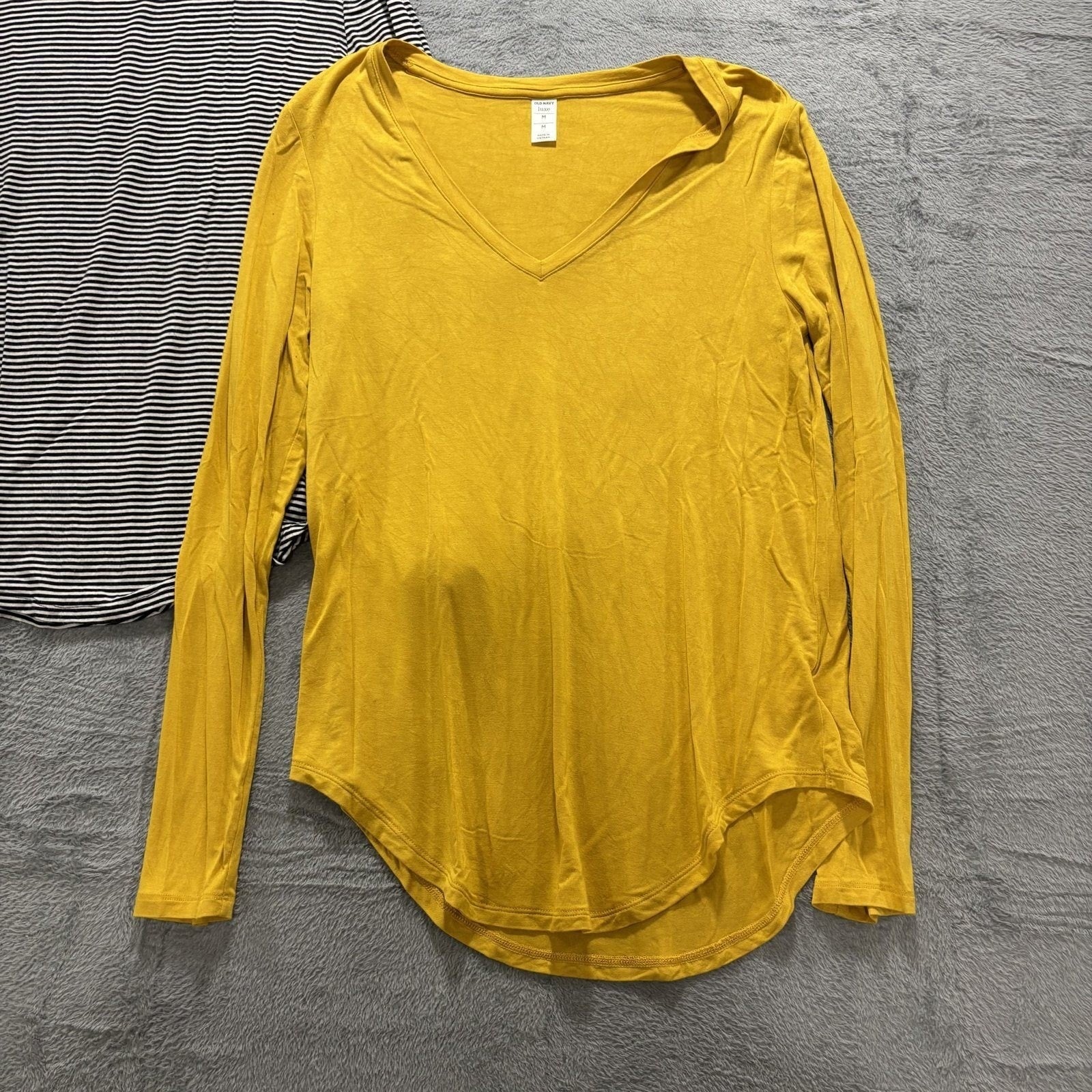 Old Navy Womens M Mustard & Striped Long Sleeve Tee 2pc Bundle Casual