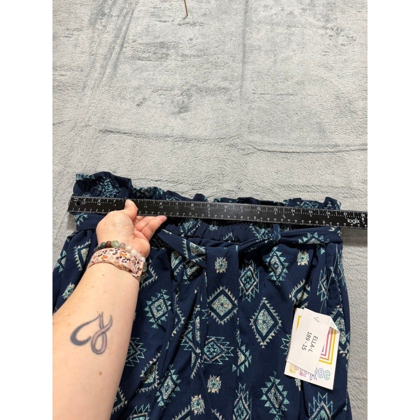 LuLaRoe Ella Shorts Womens Navy Geometric Southwestern Paperbag Waist Large NWT