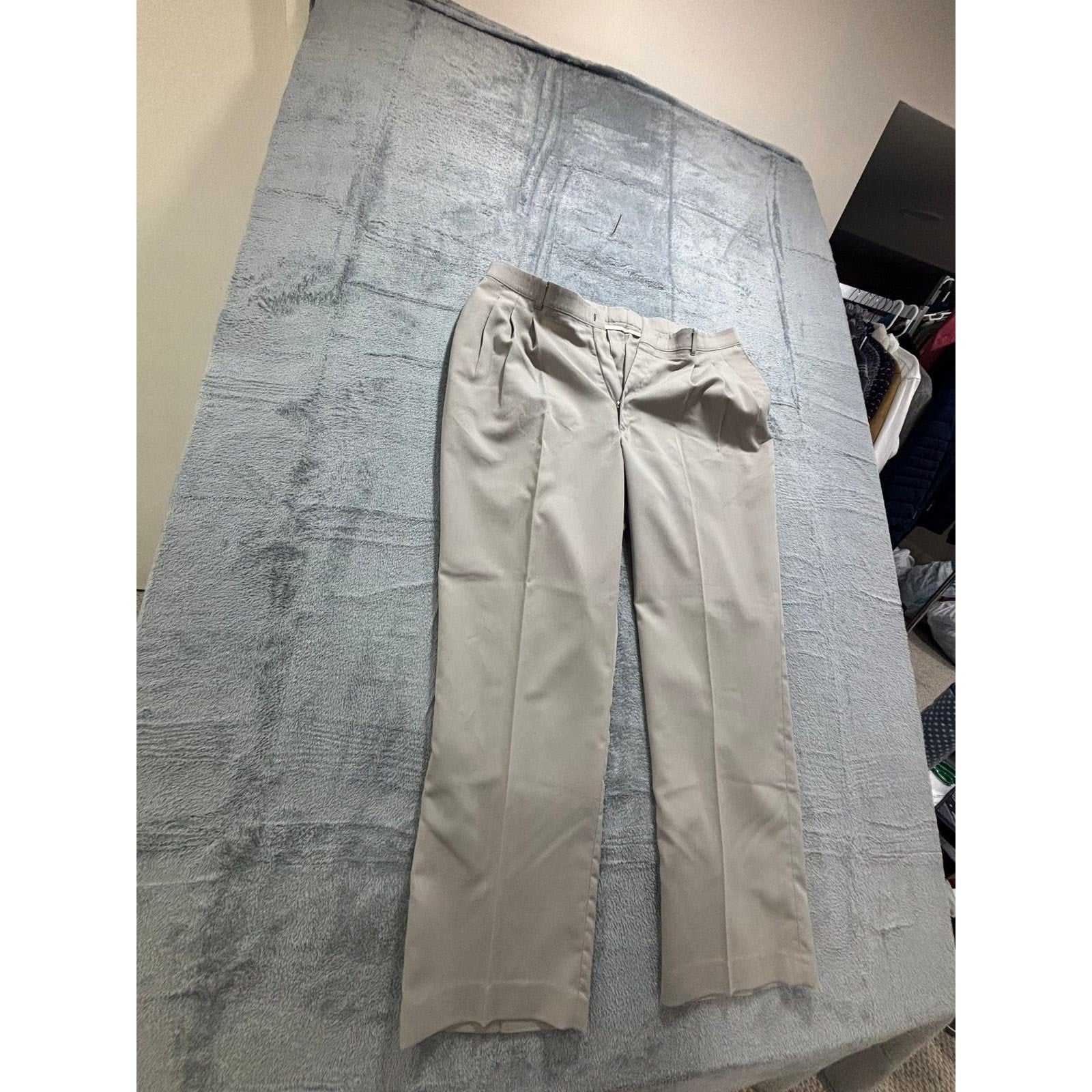 Haggar 38x30 Tan Pleated Dress Pants Mens Gentleman Fit Vintage Preppy Casual