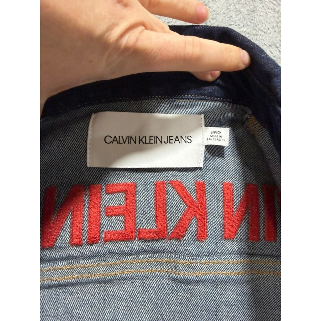 Calvin Klein Jeans Womens Small Dark Indigo Denim Trucker Jacket Red Logo Back