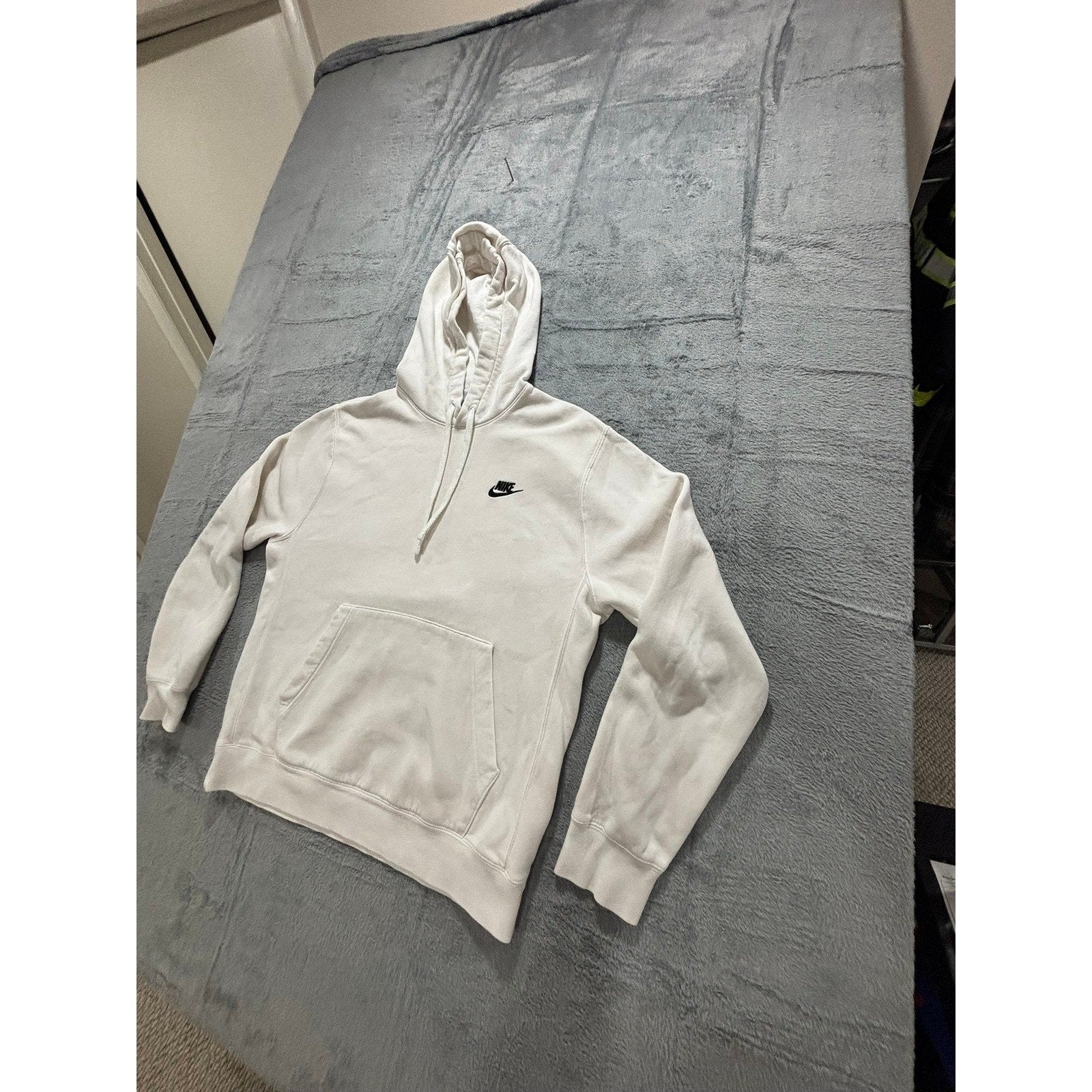 Nike M White Hoodie Womens Crewneck Swoosh Logo Casual Athleisure Sweatshirt