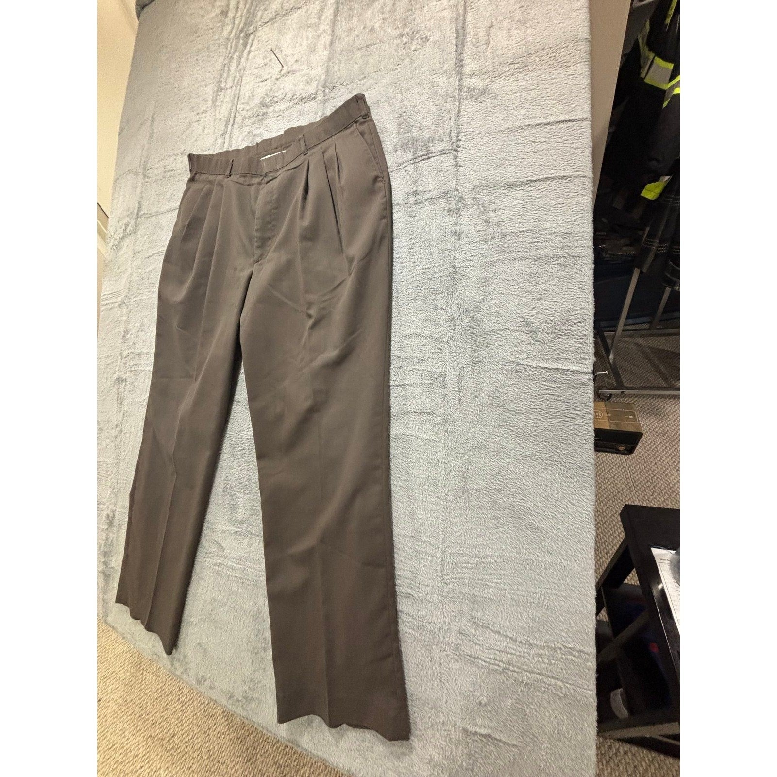 Haggar 38x31 Brown Pleated Dress Pants Gentlemans Fit Vintage Preppy Mens