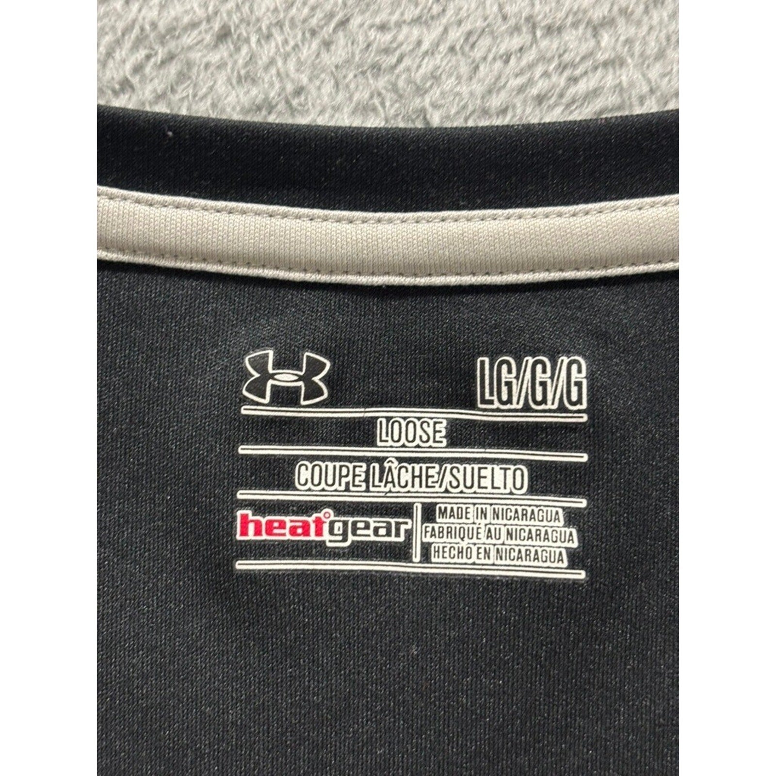 Under Armour Womens LG Black HeatGear V-Neck Loose Fit T-Shirt Athleisure Sporty