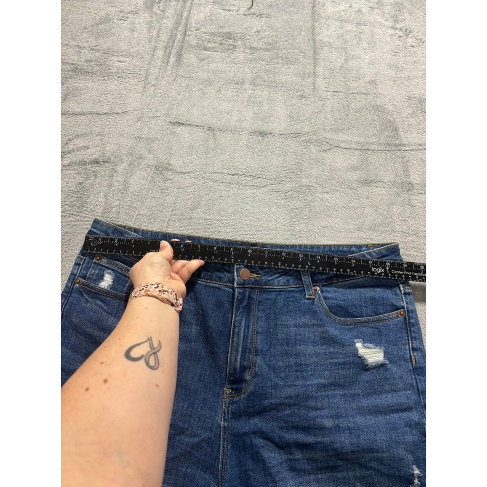 American Bazi Plus 2X Dark Wash Distressed Denim Shorts Frayed Hem Stretch