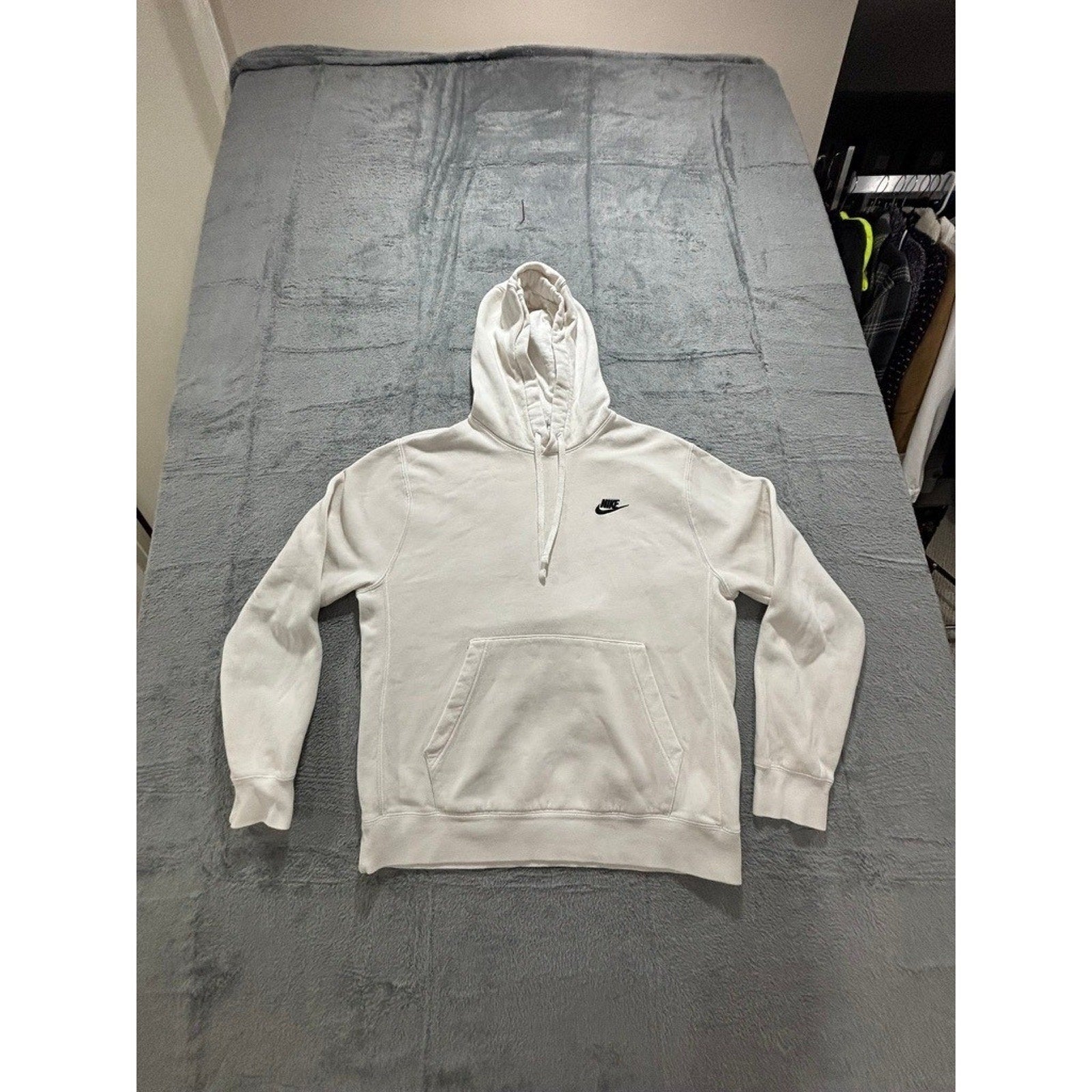 Nike M White Hoodie Womens Crewneck Swoosh Logo Casual Athleisure Sweatshirt
