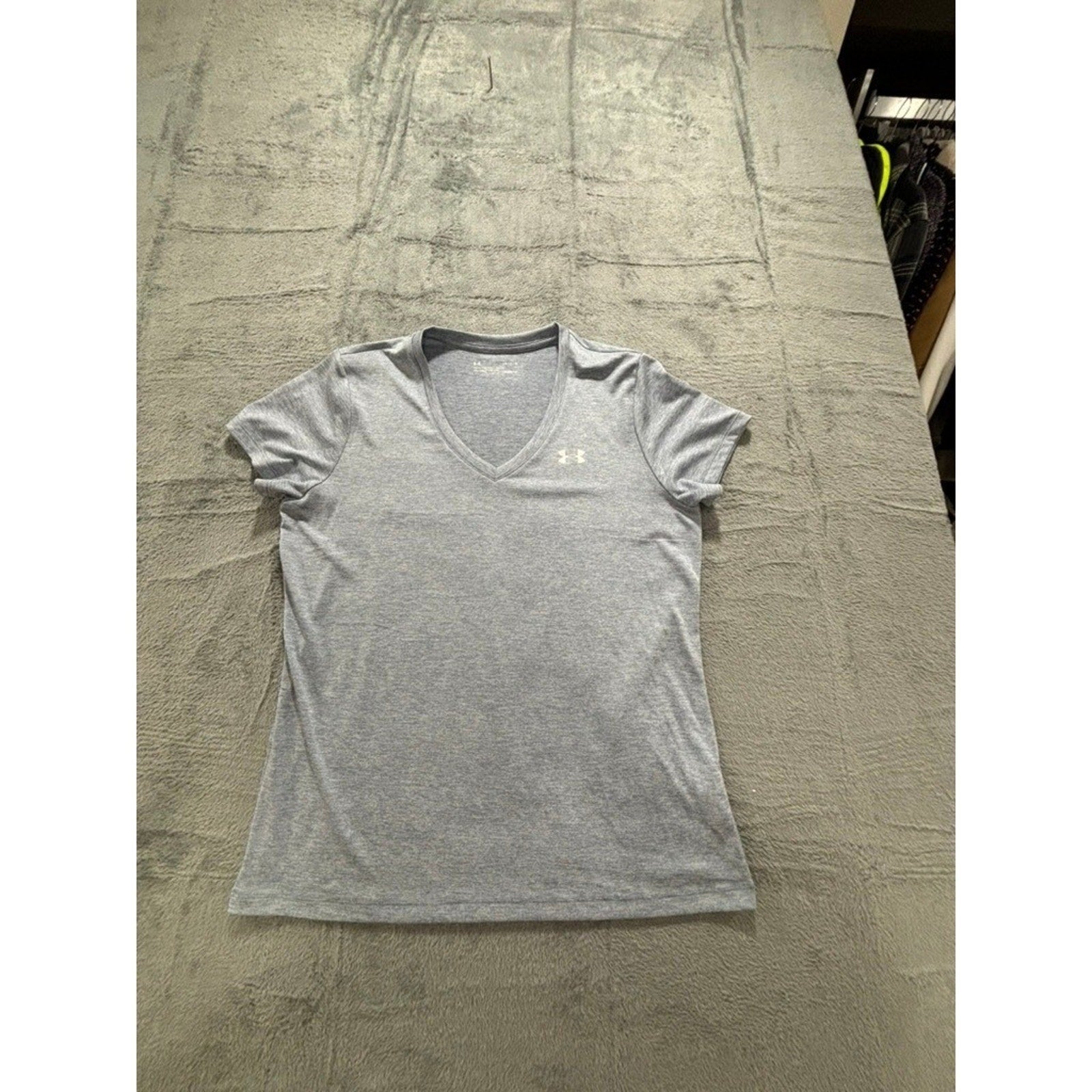 Under Armour Womens L Gray V-Neck Short Sleeve T-Shirt Athleisure Casual