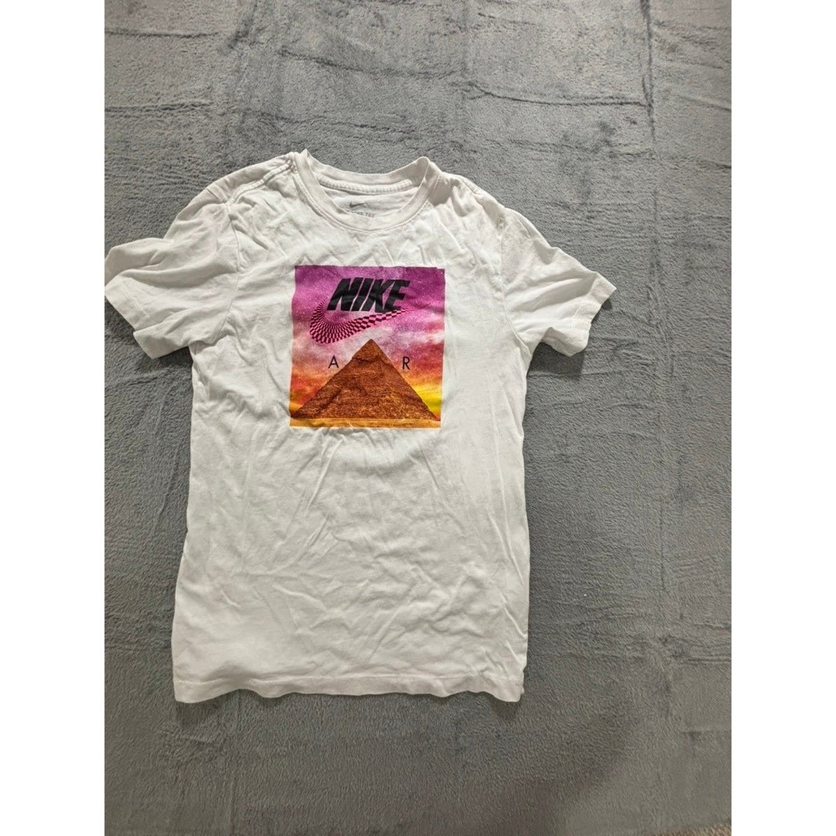 Nike Air Pyramid Graphic T-Shirt White S Mens Vintage Streetwear Tee Unisex