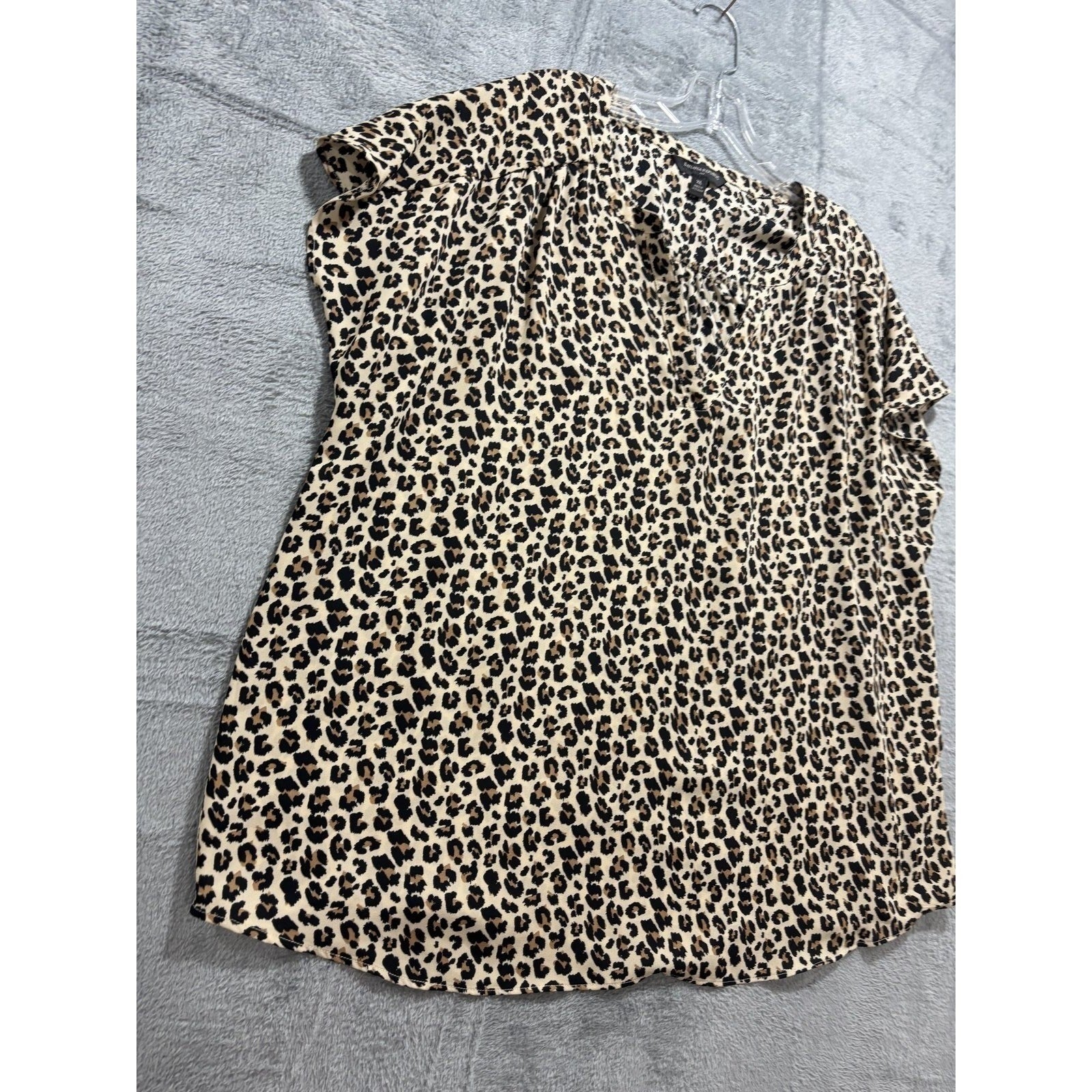 Banana Republic XL Tan Leopard Print Womens Blouse Short Sleeve Career Chic Fun