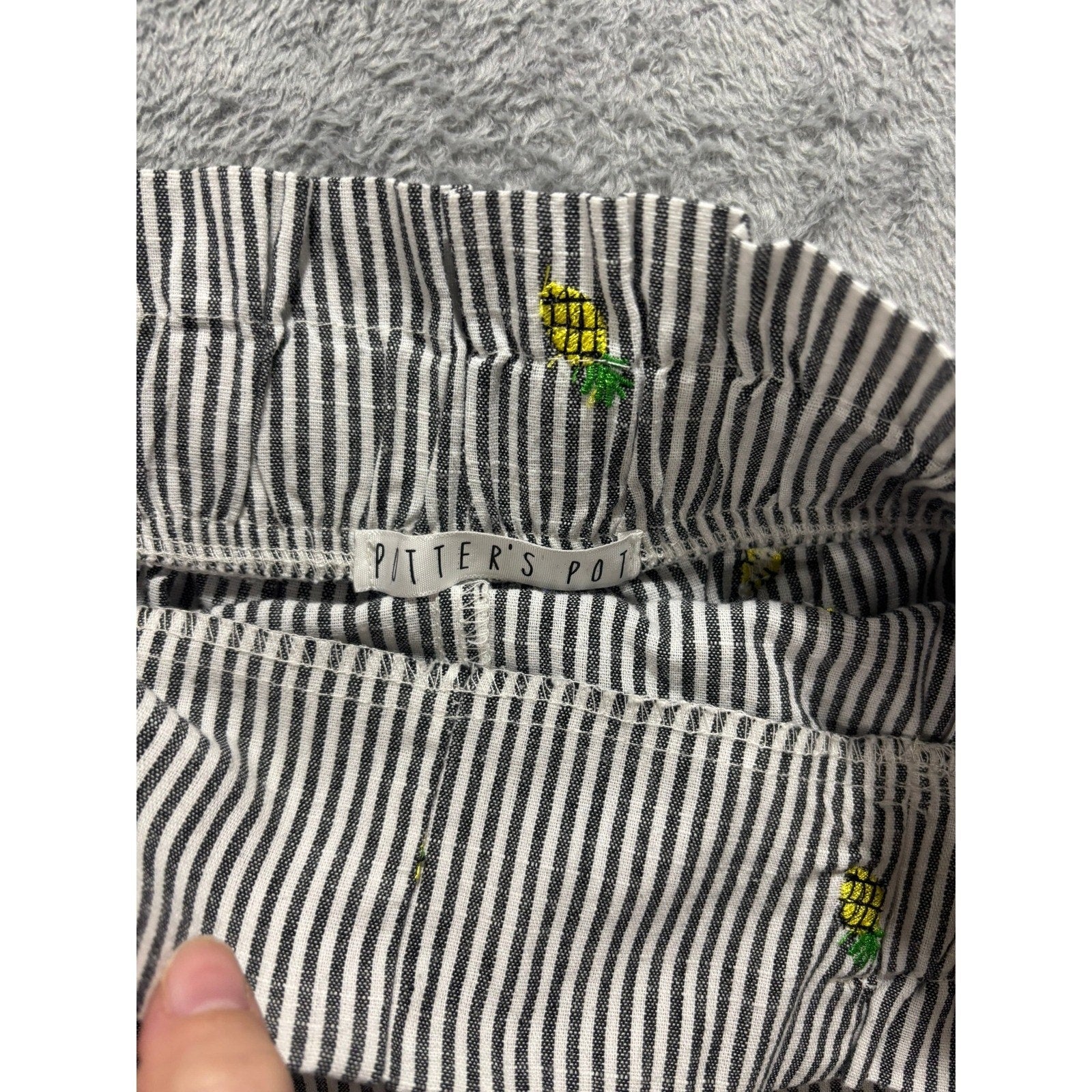 Potter's Pot Shorts Women M Stripe Pineapple Embroidered Tie Waist Summer