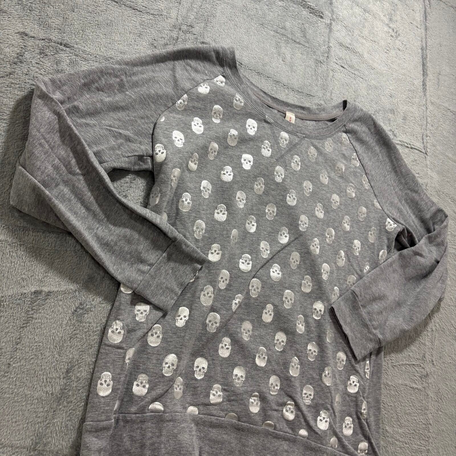 No Boundaries Womens XXL Gray Skull Print Sweatshirt Vintage Goth Pullover