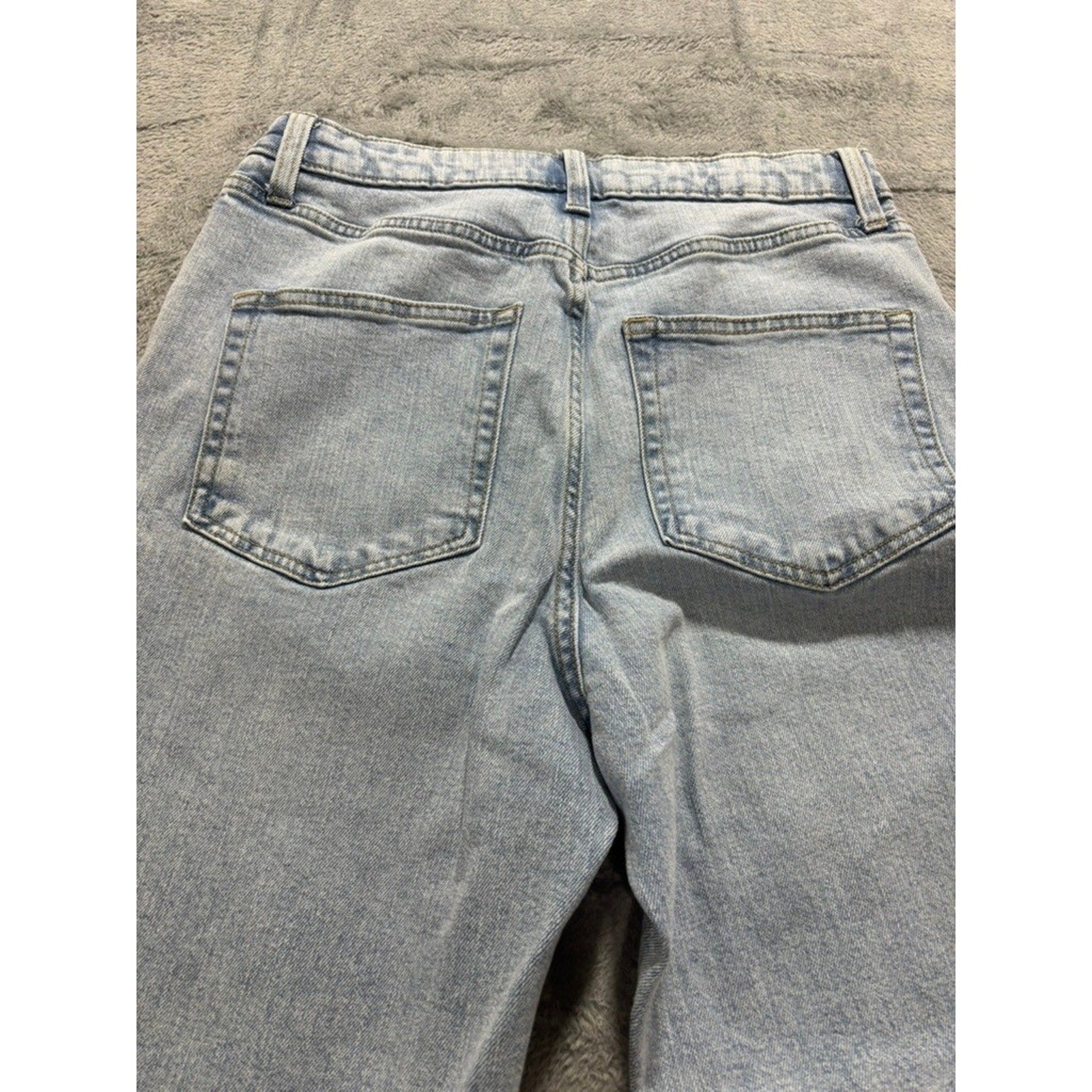 Wild Fable Super High Rise Mom Jeans Womens 8 Light Wash Distressed Raw Hem