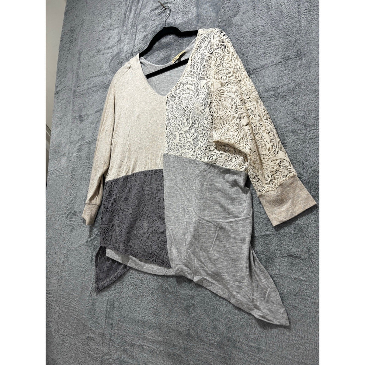 Democracy S Gray Patchwork Lace V-Neck Tunic Top Womens Boho Casual Cozy
