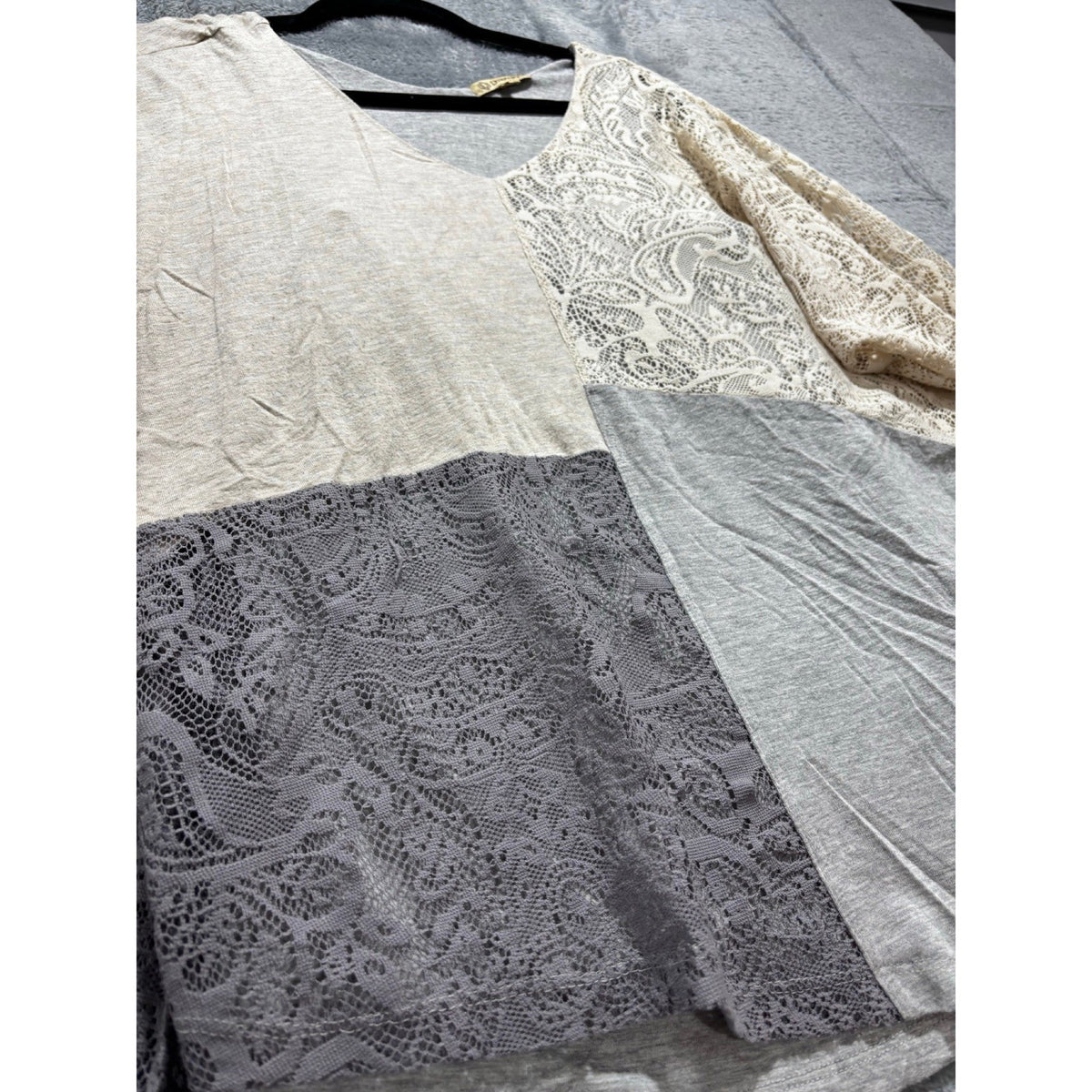 Democracy S Gray Patchwork Lace V-Neck Tunic Top Womens Boho Casual Cozy