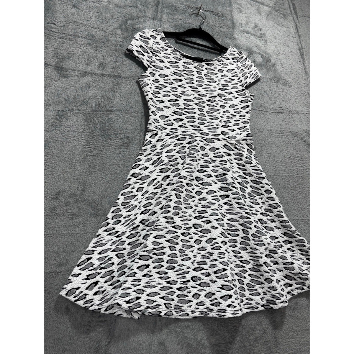 Wet Seal XS White Gray Leopard Skater Dress Womens Casual