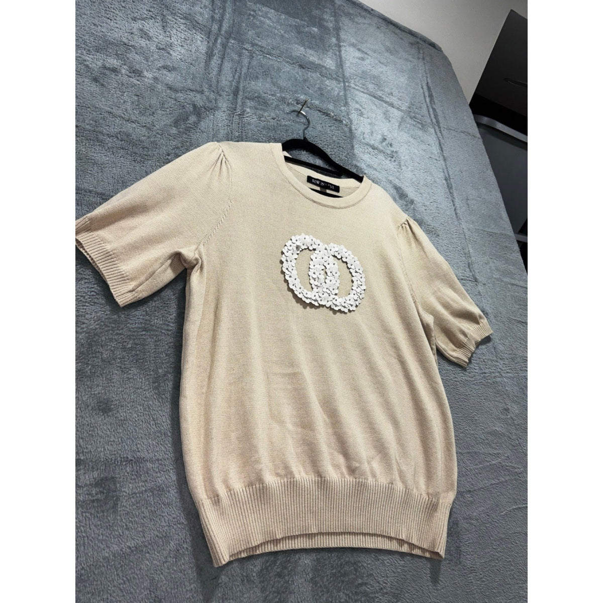 Sew In Love XL Tan Womens Short Sleeve Sweater Top Floral Applique Preppy Casual