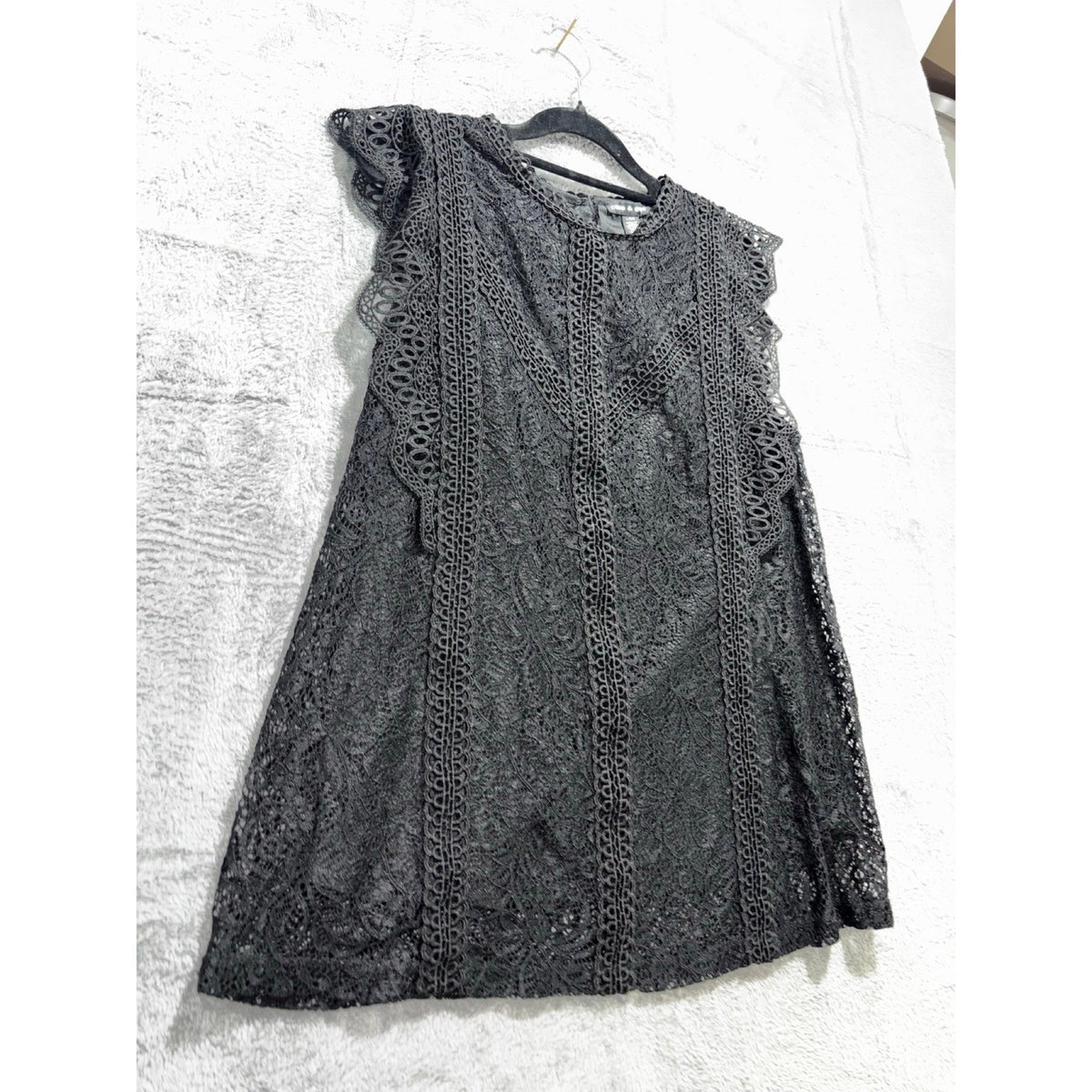 Cable & Gauge L Black Lace Sleeveless Top Womens Boho Cottagecore Scalloped Trim