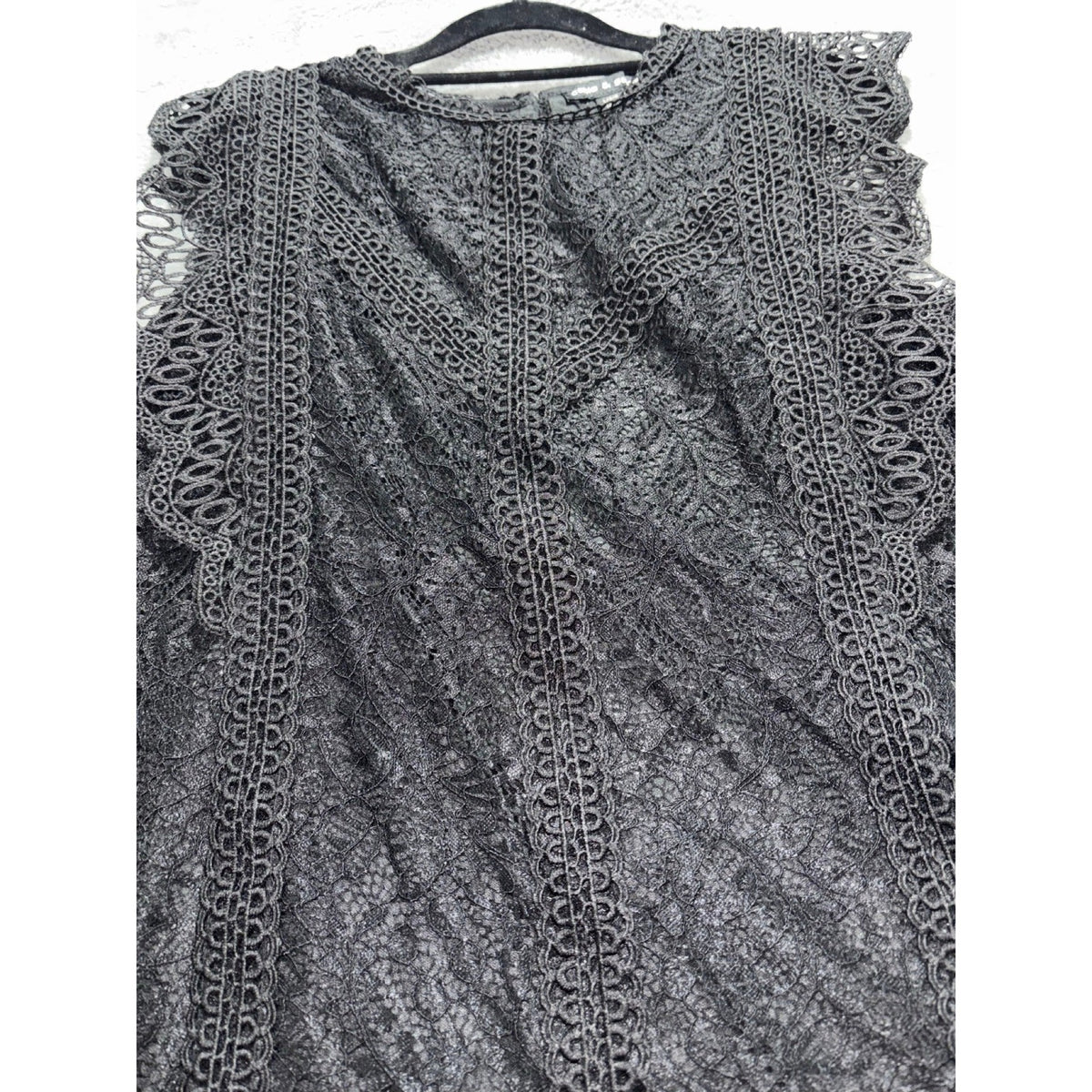 Cable & Gauge L Black Lace Sleeveless Top Womens Boho Cottagecore Scalloped Trim
