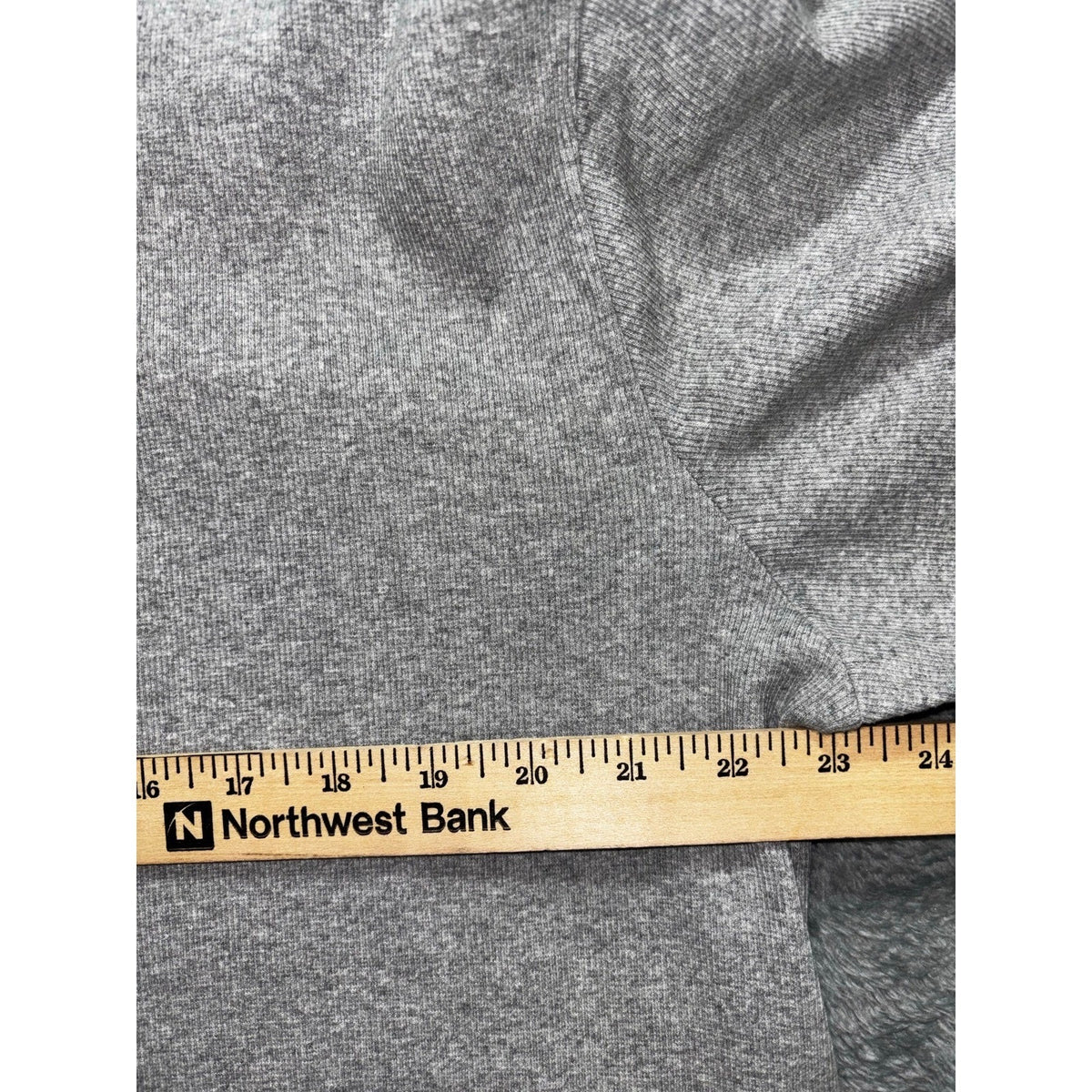 Tommy Hilfiger XL Gray Crewneck Short Sleeve Tee Casual Athleisure Preppy