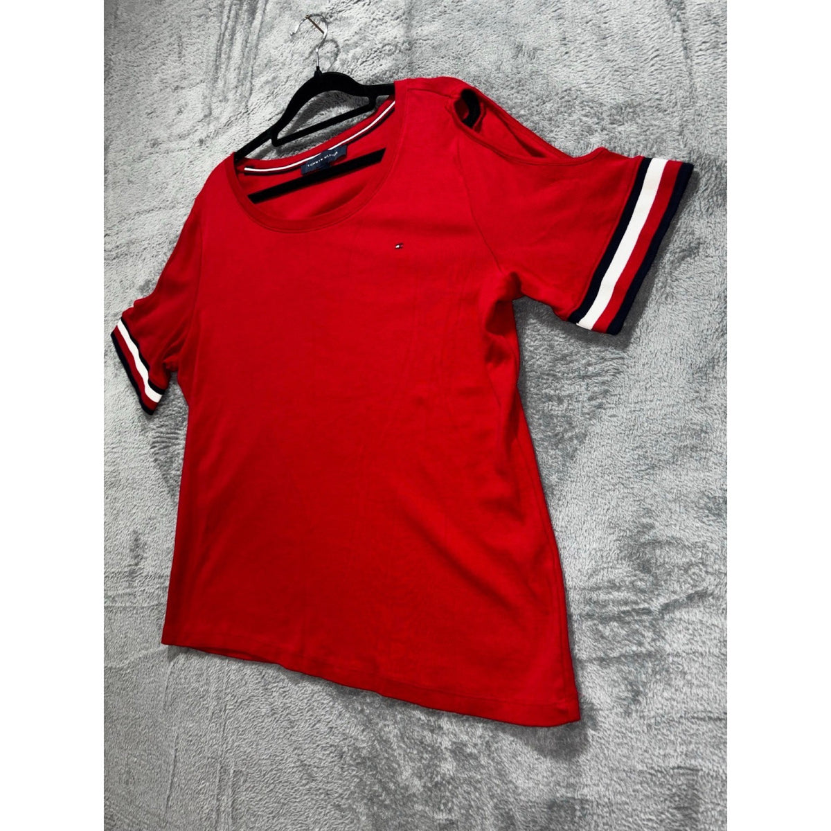 Tommy Hilfiger XL Red Womens Cold Shoulder Short Sleeve Tee Shirt Preppy Casual