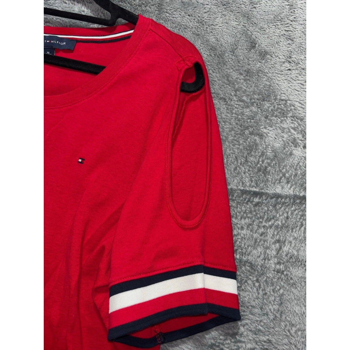 Tommy Hilfiger XL Red Womens Cold Shoulder Short Sleeve Tee Shirt Preppy Casual