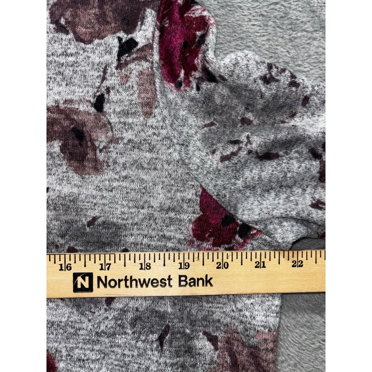 Ellen Tracy L Womens Gray Burgundy Floral V-Neck Sweater Boho Casual Cozy