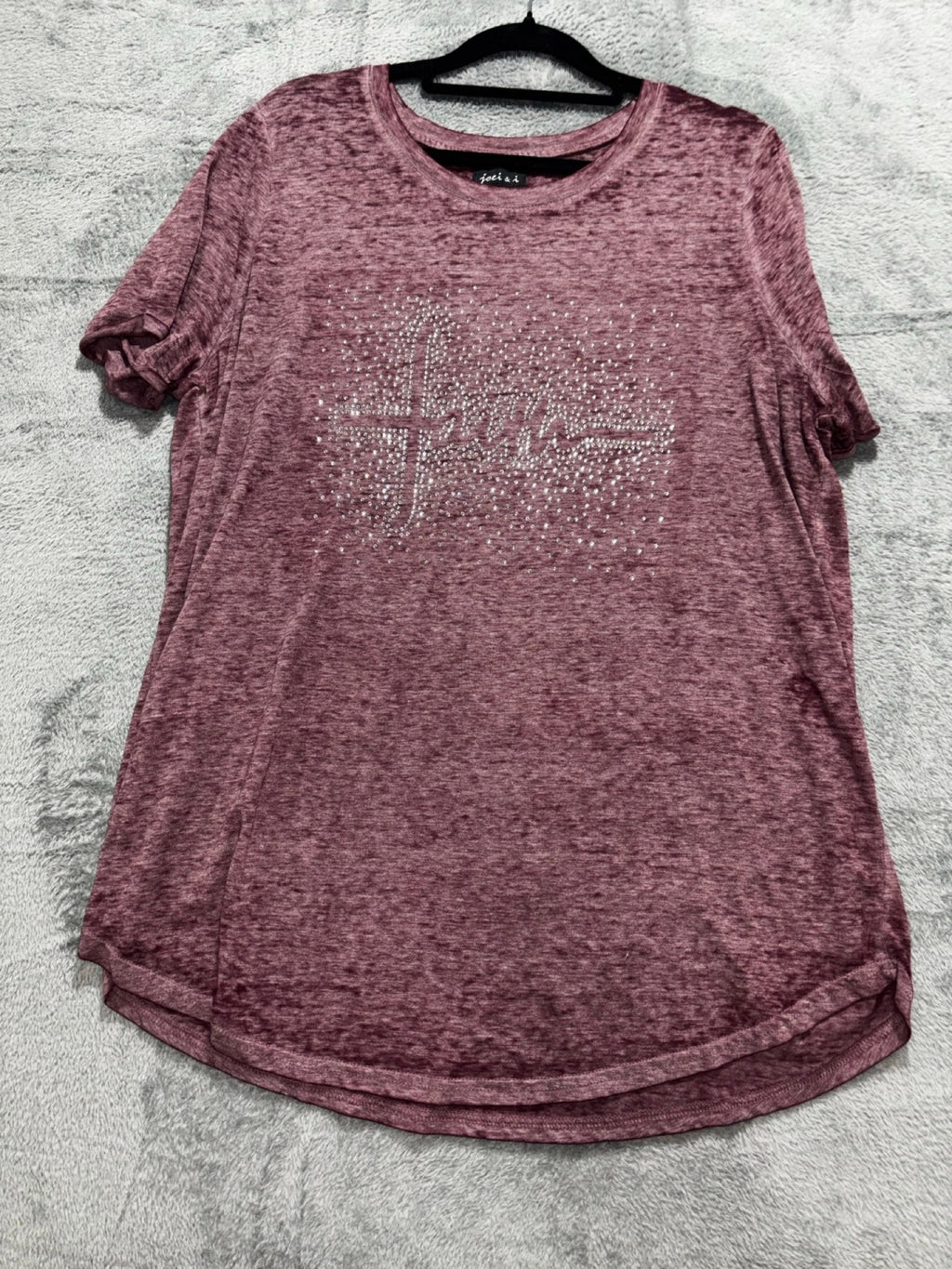 Joei & i Womens 1X Burgundy Heather Rhinestone Cross Tee Casual Boho