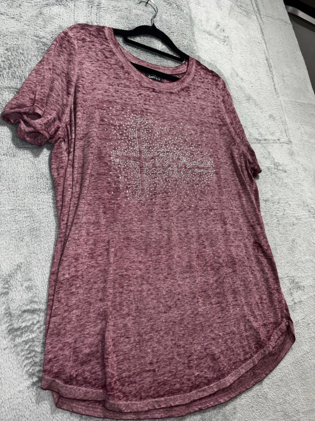 Joei & i Womens 1X Burgundy Heather Rhinestone Cross Tee Casual Boho