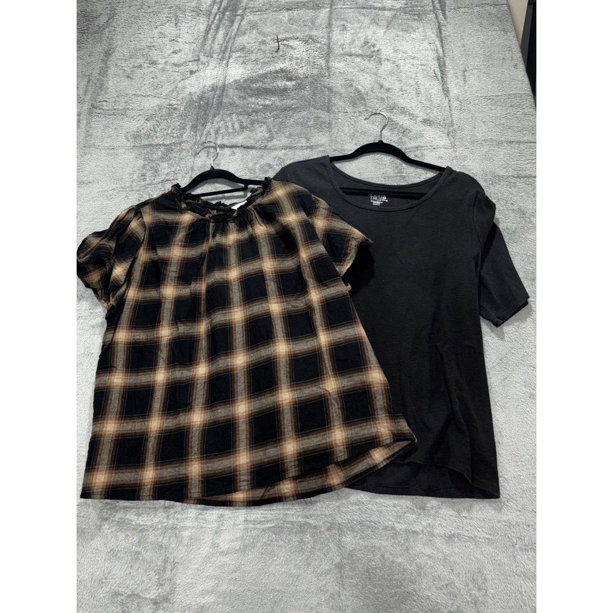 Time and Tru Womens XL Lot of 2 Tops Plaid Flutter Sleeve Top Black Tee Casual